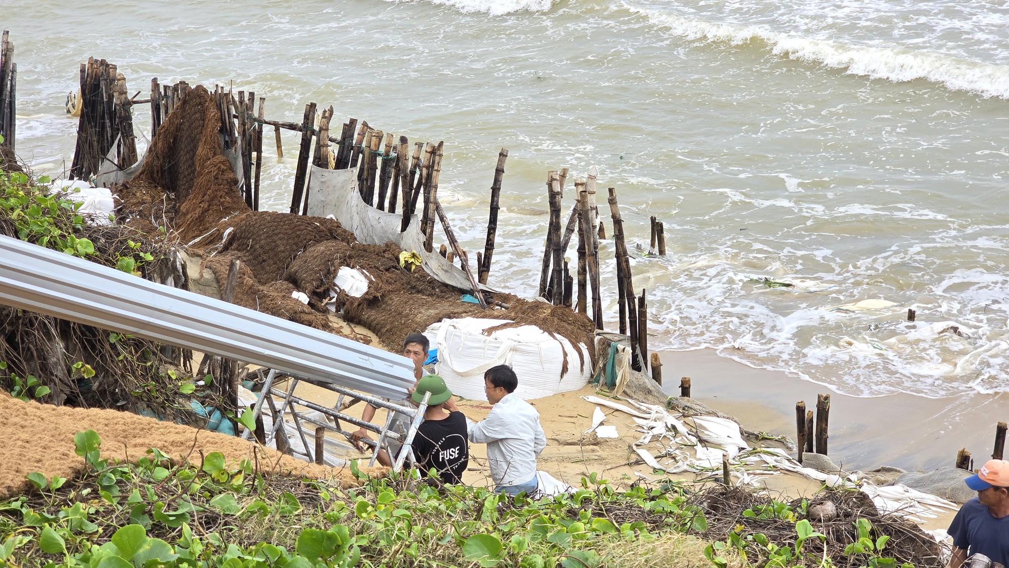 H&agrave;ng trăm m&eacute;t bờ biển Hội An sạt lở nghi&ecirc;m trọng- Ảnh 6.