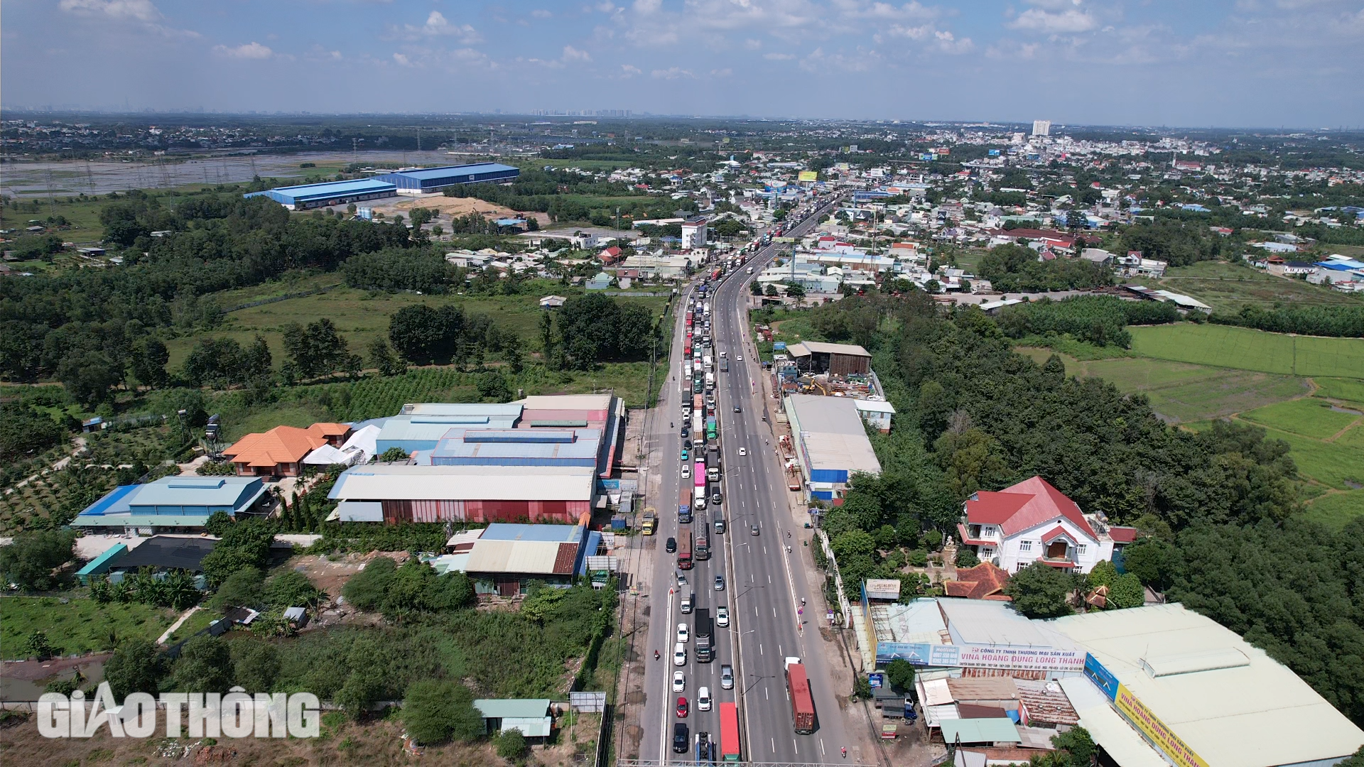 Đồng Nai: &Ocirc; t&ocirc; đi v&agrave;o đường cấm gần ng&atilde; ba Nhơn Trạch, người d&acirc;n bất an - Ảnh 1.