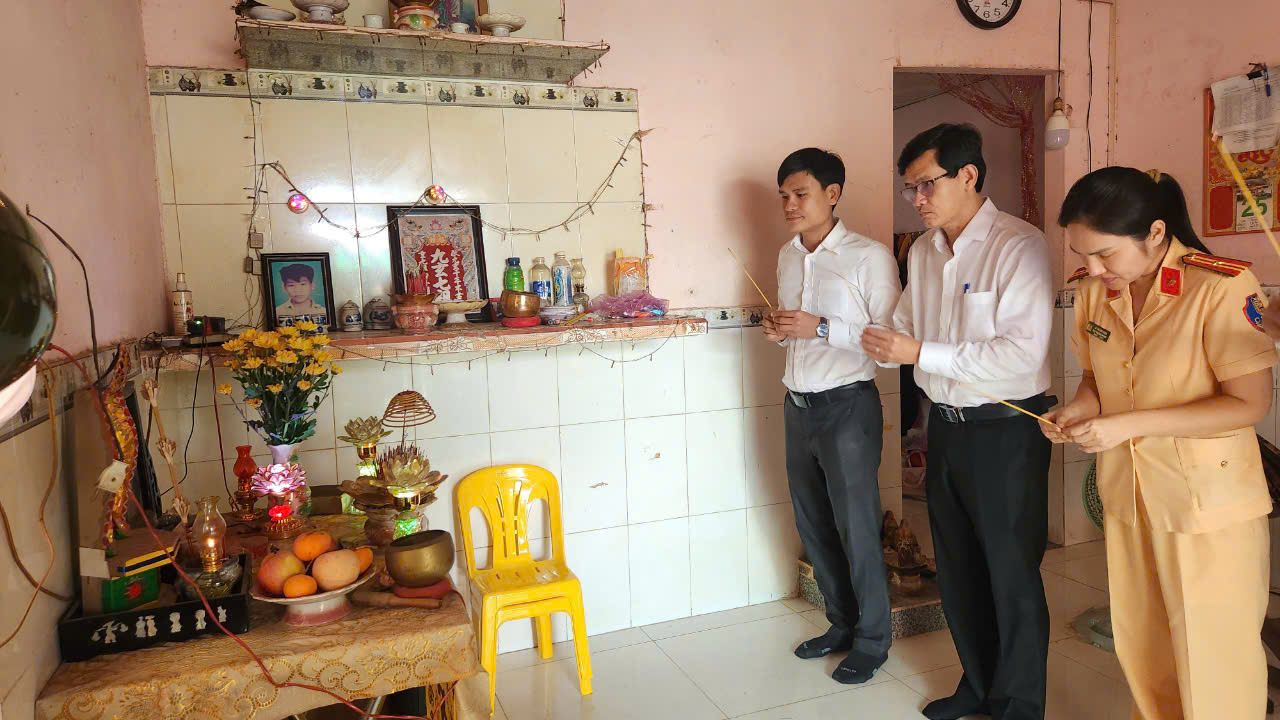 C&ugrave;ng h&agrave;nh động để bớt đi những c&acirc;u chuyện nh&oacute;i l&ograve;ng sau mỗi vụ tai nạn giao th&ocirc;ng- Ảnh 2.
