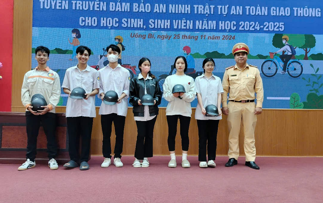 Học sinh g&oacute;p tiền mua xe m&aacute;y g&acirc;y TNGT thảm khốc, CSGT Quảng Ninh tăng cường chấn chỉnh- Ảnh 3.