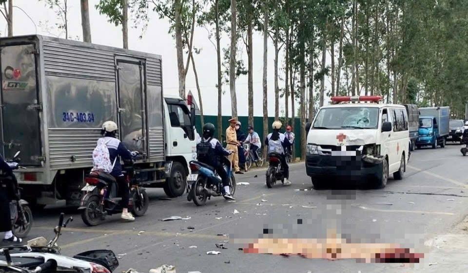 Va chạm với xe cứu thương, nam sinh lớp 11 thiệt mạng tr&ecirc;n đường đi học về- Ảnh 1.