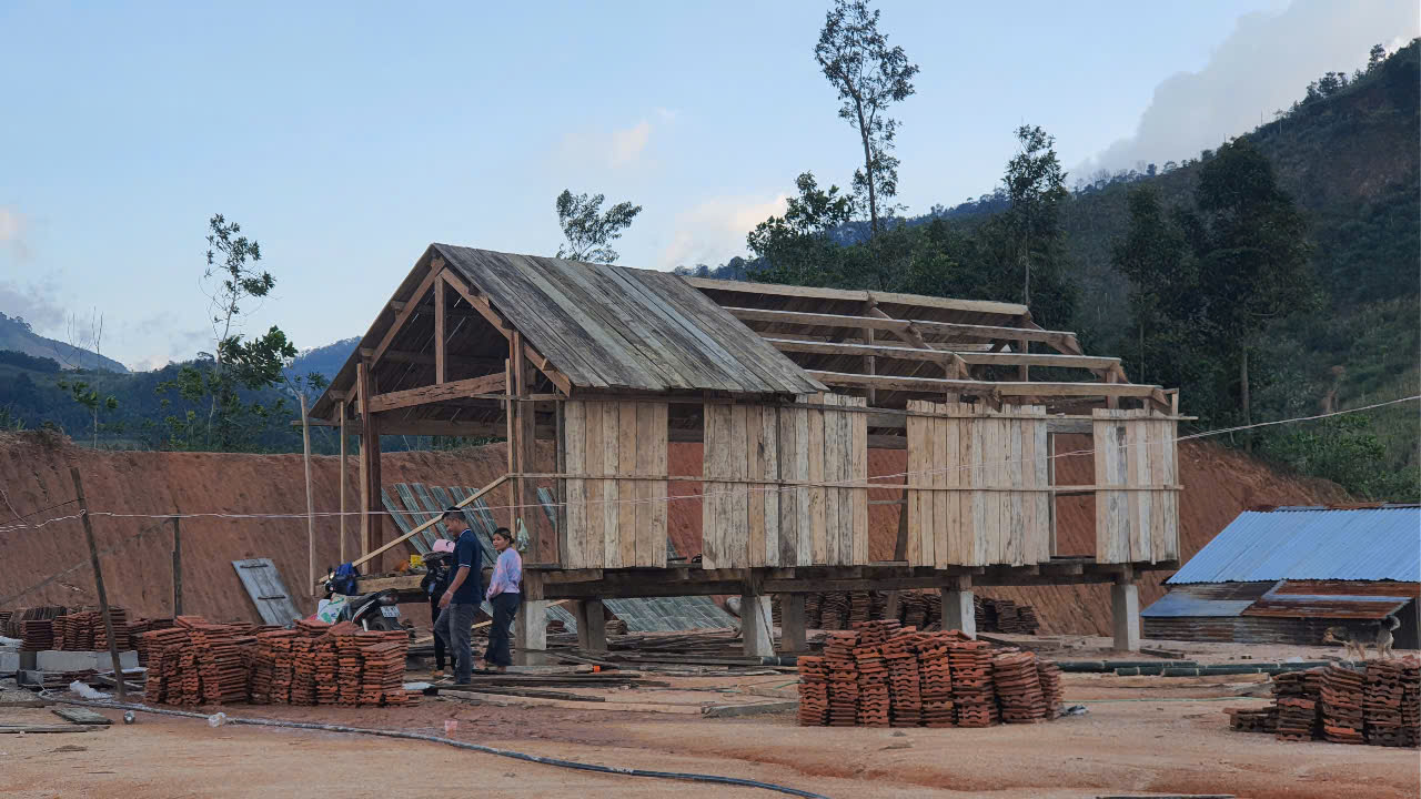 Quảng Ng&atilde;i sẽ kh&ocirc;ng c&ograve;n nh&agrave; tạm, dột n&aacute;t trong năm 2025- Ảnh 1.