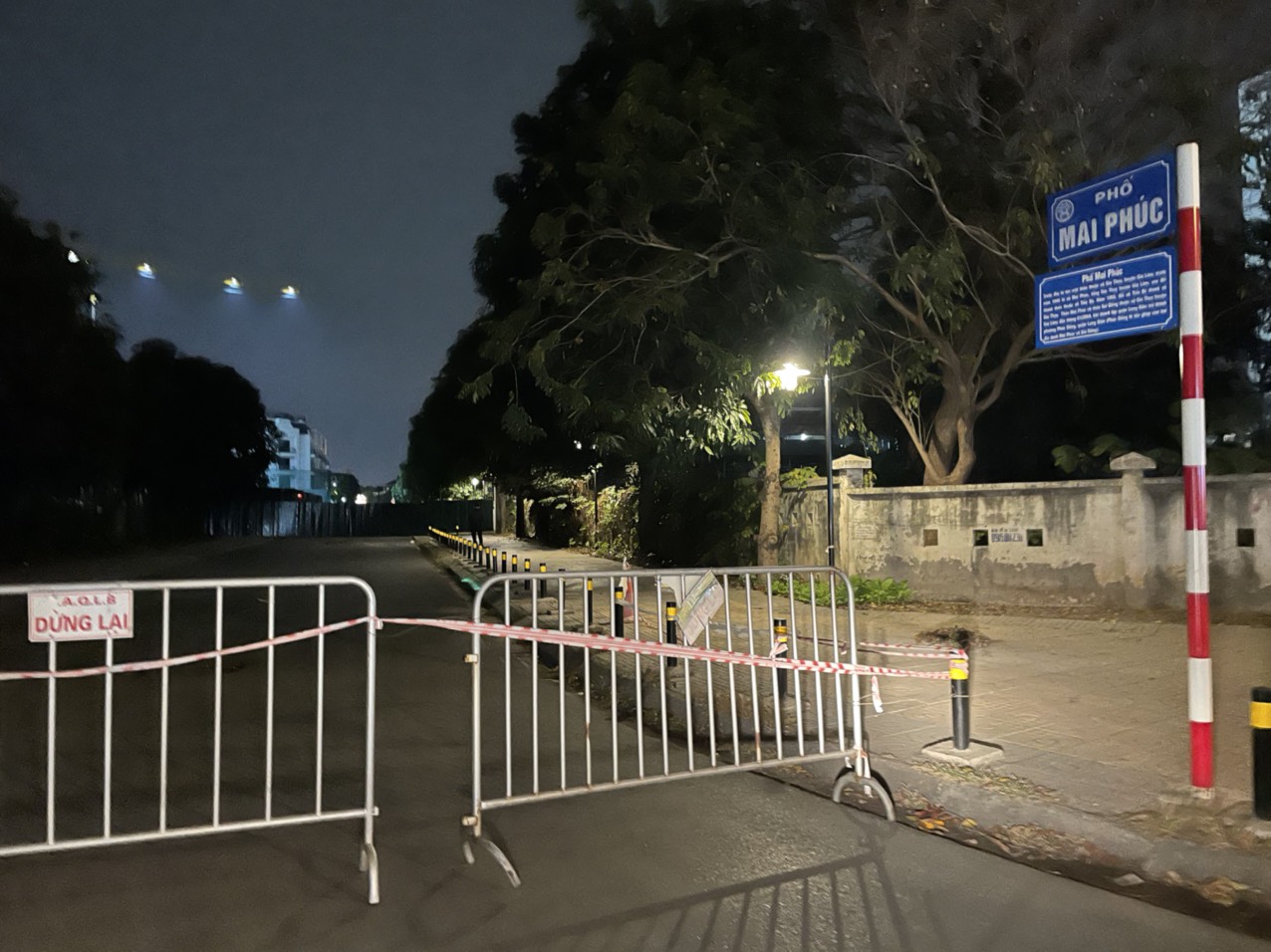 H&agrave; Nội sạt lở nghi&ecirc;m trọng tr&ecirc;n tuyến đường ở quận Long Bi&ecirc;n- Ảnh 2.