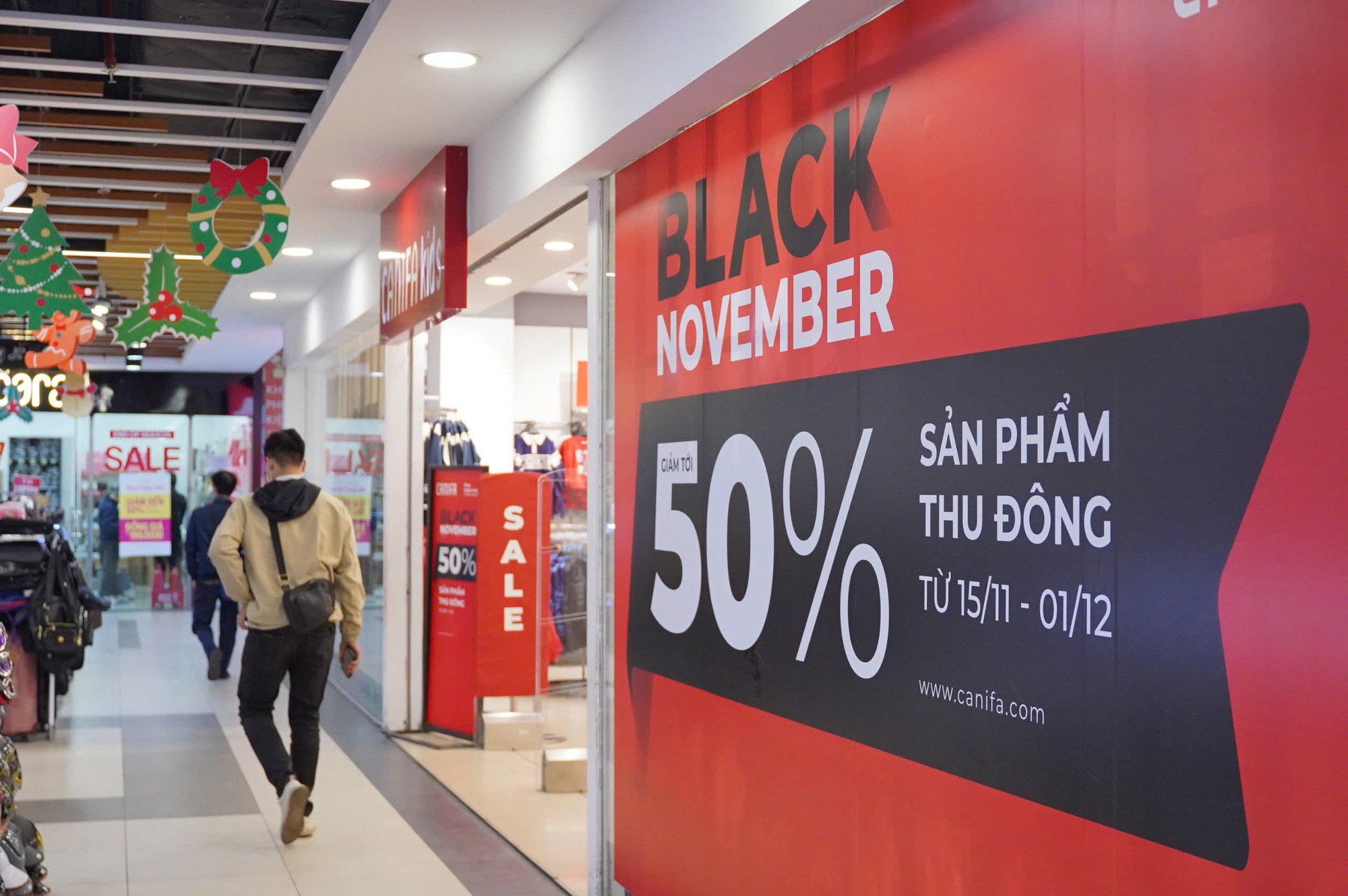 Gi&oacute; lạnh tr&agrave;n về, người H&agrave; Nội đi săn h&agrave;ng Black Friday sớm- Ảnh 10.