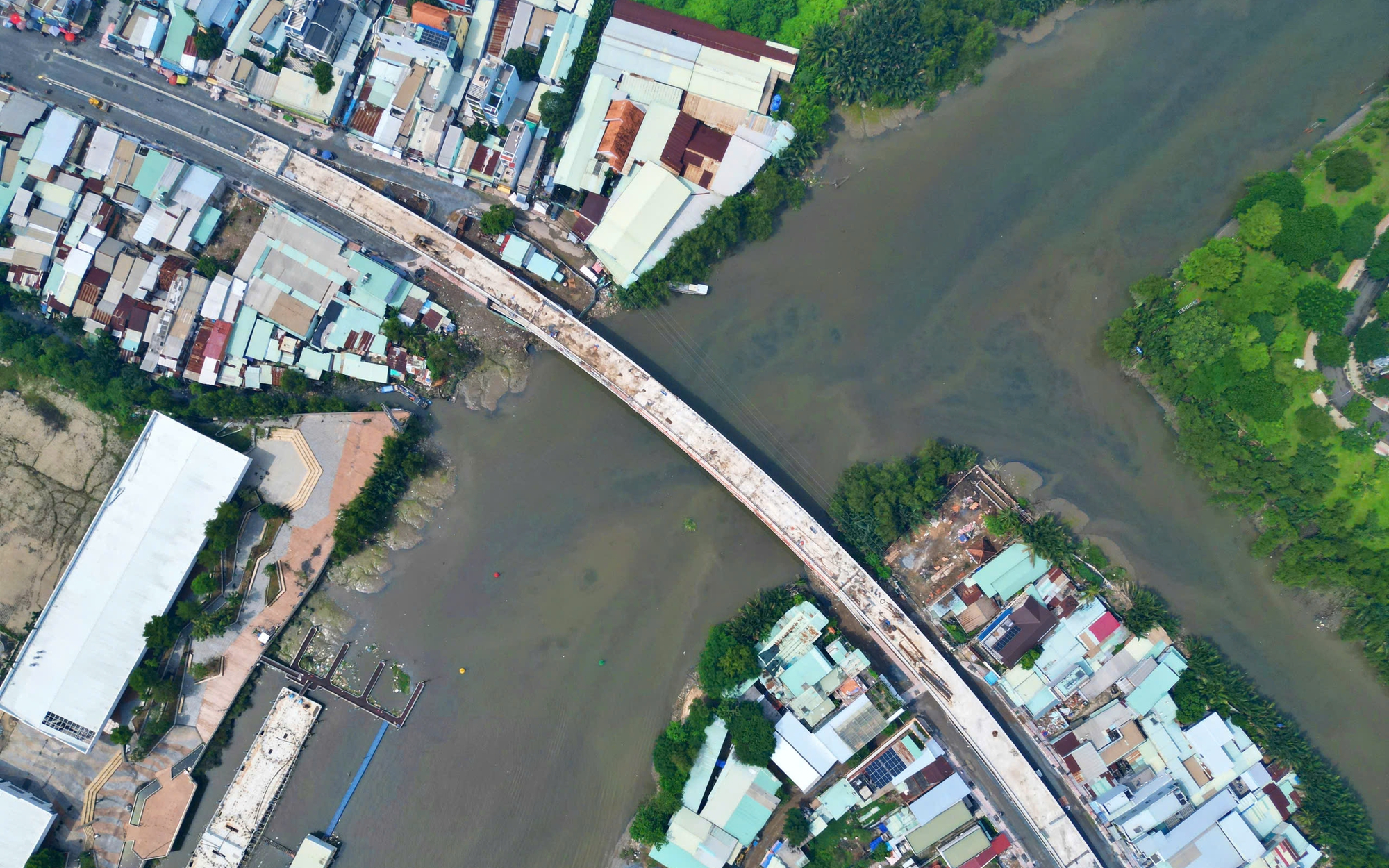 Thông xe cầu Rạch Đỉa, giải tỏa ùn tắc cửa ngõ phía nam TP.HCM- Ảnh 19. TP.HCM: Cầu Rạch Đỉa nối quận 7 và huyện Nhà Bè thông xe ngày 28/11