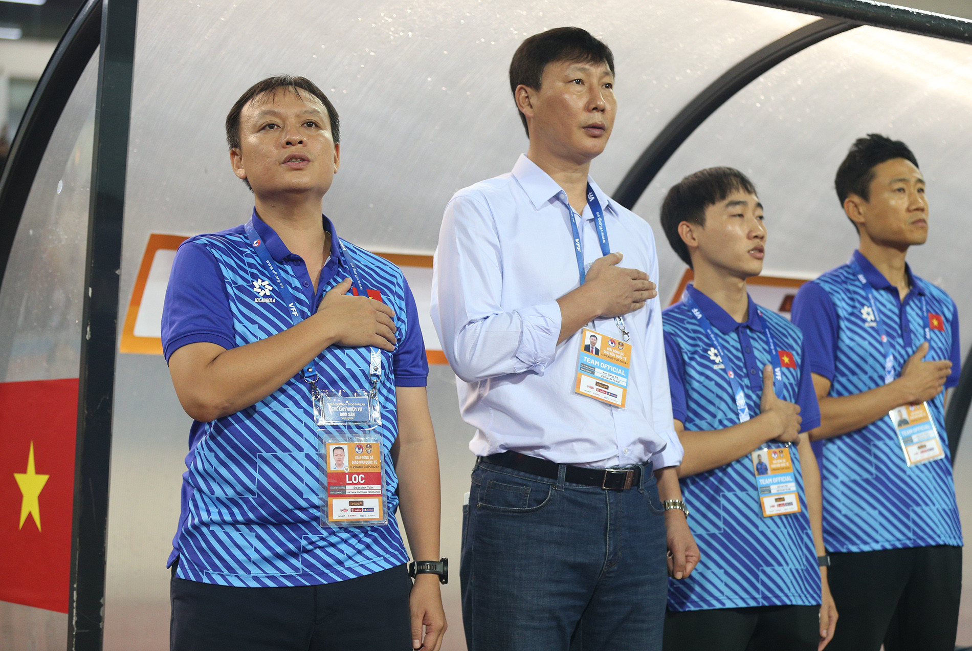 HLV Kim Sang-sik &ldquo;bắt chước&rdquo; th&oacute;i quen của thầy Park ở tuyển Việt Nam- Ảnh 1.
