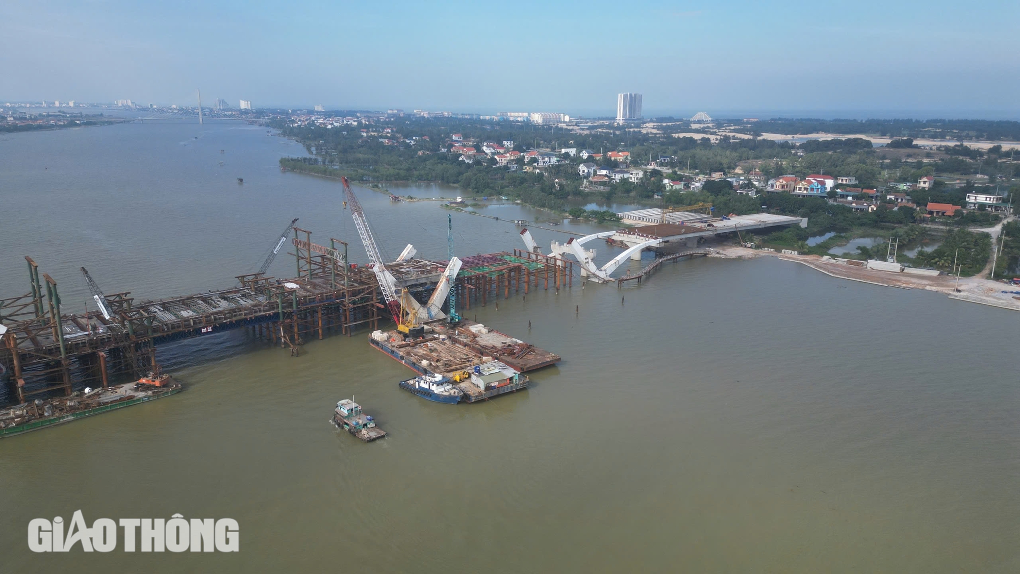 Giữa th&aacute;ng 12 hợp long nhịp giữa cầu Nhật Lệ 3- Ảnh 2.