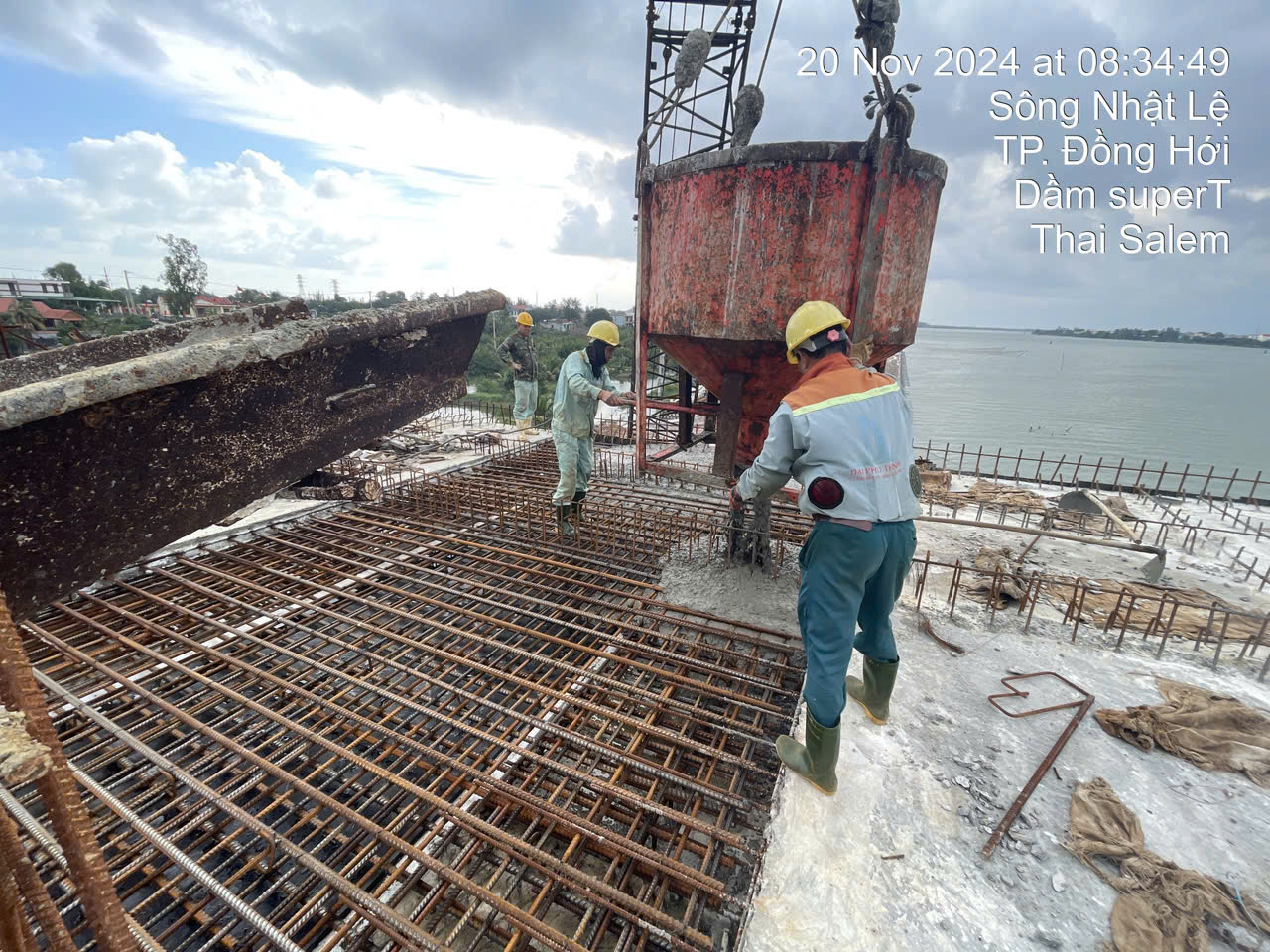 Giữa th&aacute;ng 12 hợp long nhịp giữa cầu Nhật Lệ 3- Ảnh 3.