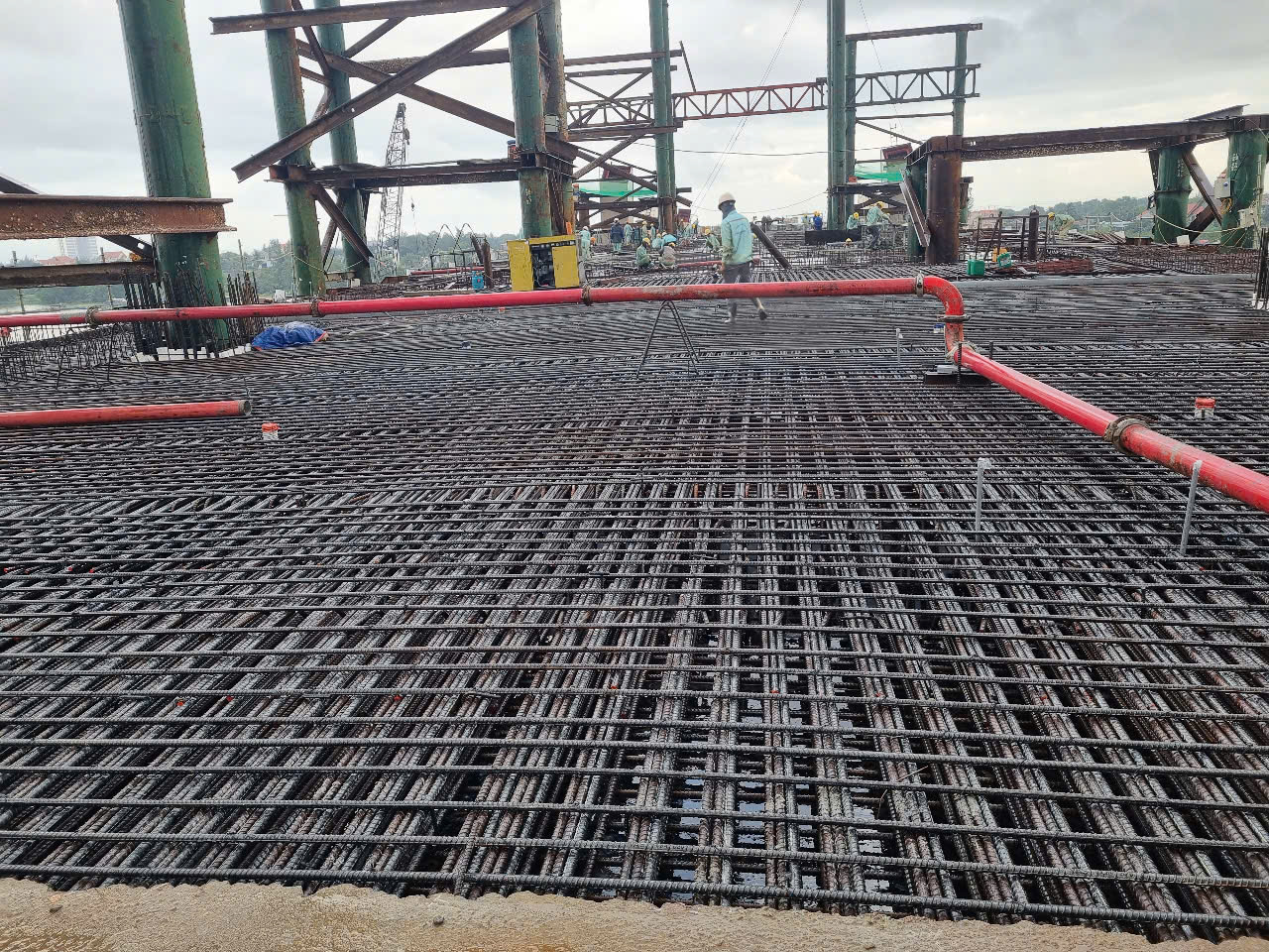 Giữa th&aacute;ng 12 hợp long nhịp giữa cầu Nhật Lệ 3- Ảnh 4.