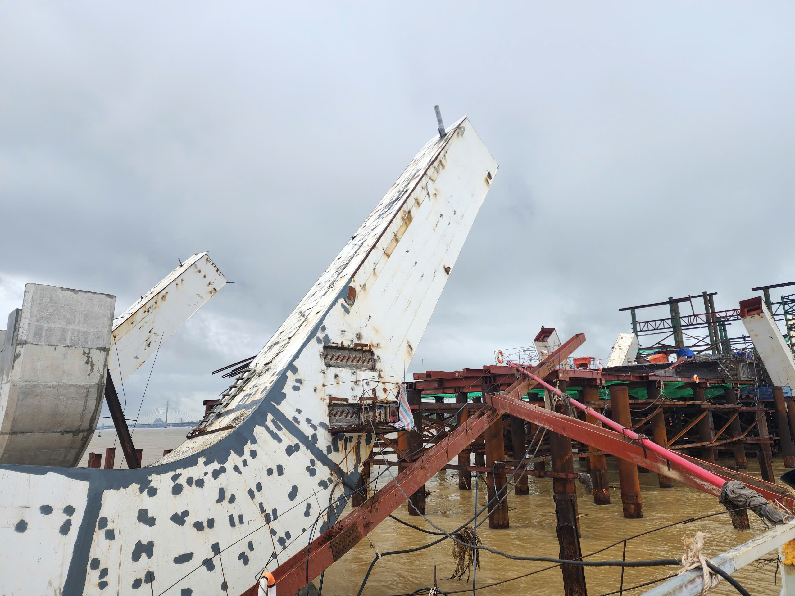 Giữa th&aacute;ng 12 hợp long nhịp giữa cầu Nhật Lệ 3- Ảnh 6.