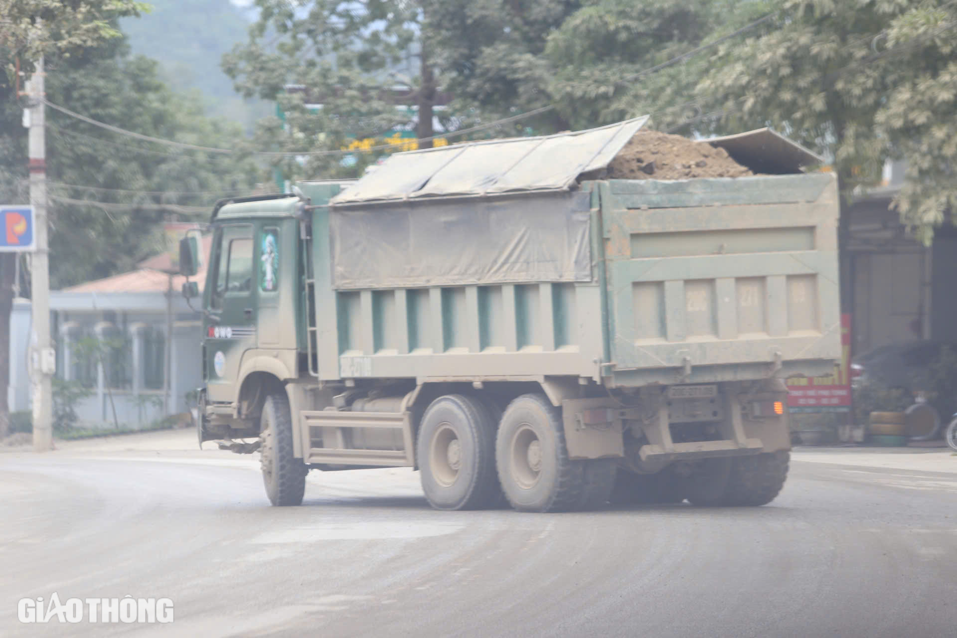 Bắc Kạn: Xe qu&aacute; tải rầm rập tr&ecirc;n đường, d&acirc;n phập phồng lo tai nạn- Ảnh 5.