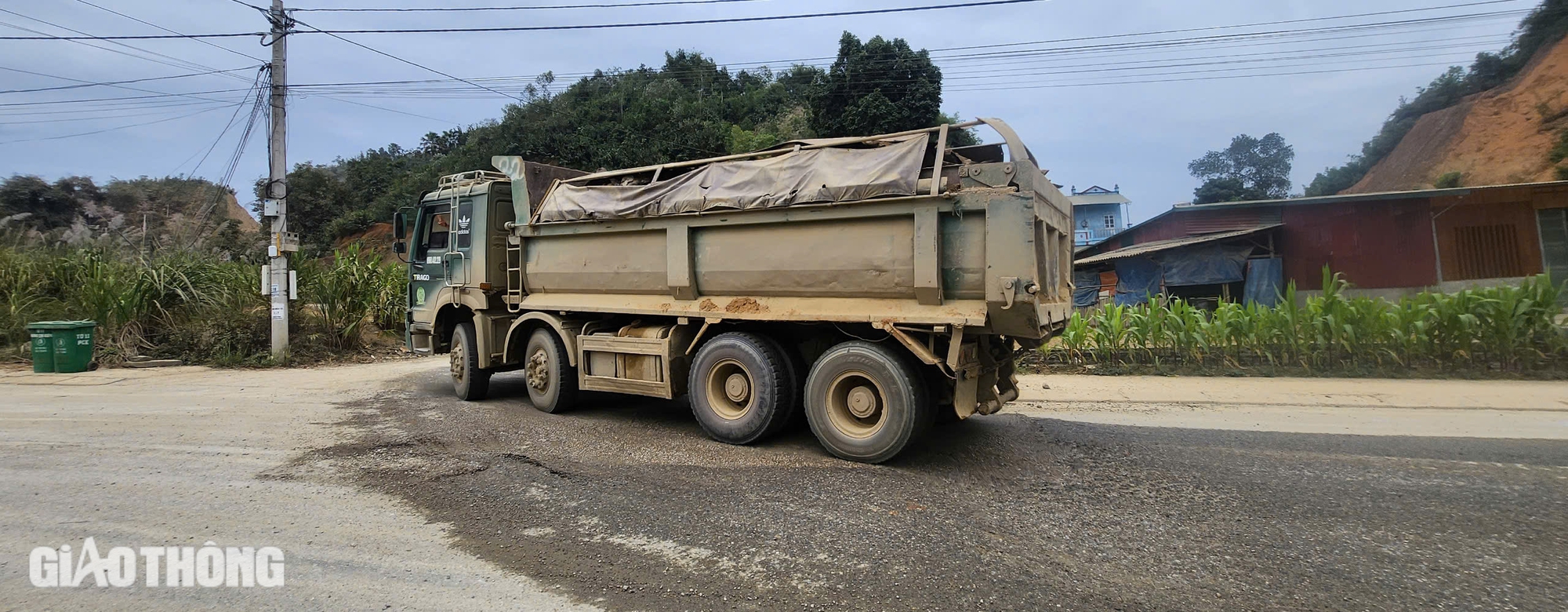 Bắc Kạn: Xe qu&aacute; tải rầm rập tr&ecirc;n đường, d&acirc;n phập phồng lo tai nạn- Ảnh 13.