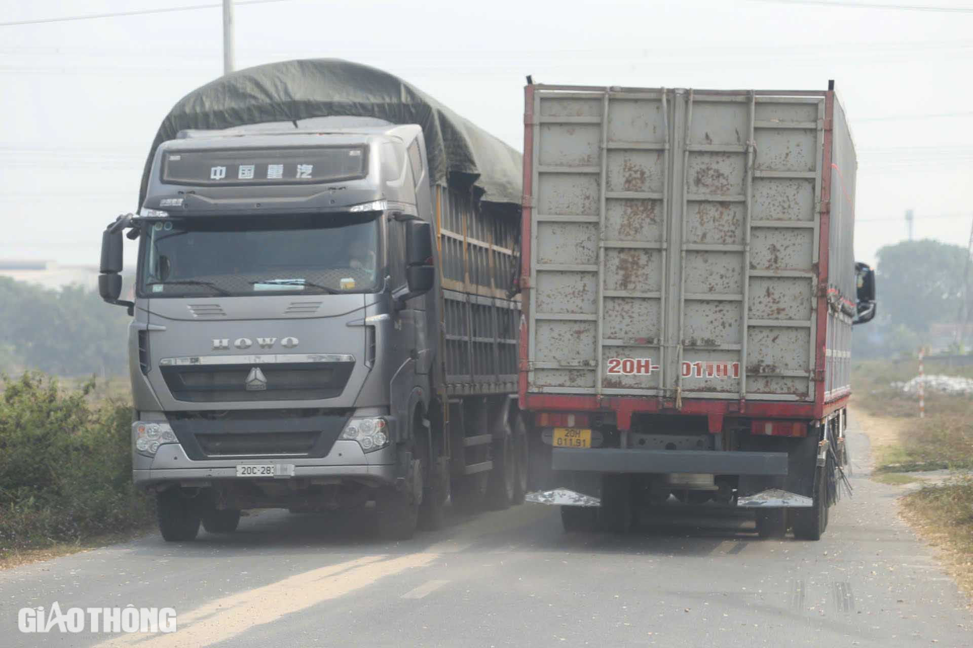 Bến thuỷ nội địa kh&ocirc;ng ph&eacute;p vẫn c&ocirc;ng khai hoạt động ở Th&aacute;i Nguy&ecirc;n- Ảnh 1.