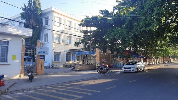 Hai nữ sinh nhập viện sau khi uống 20 vi&ecirc;n thuốc giảm đau- Ảnh 1.