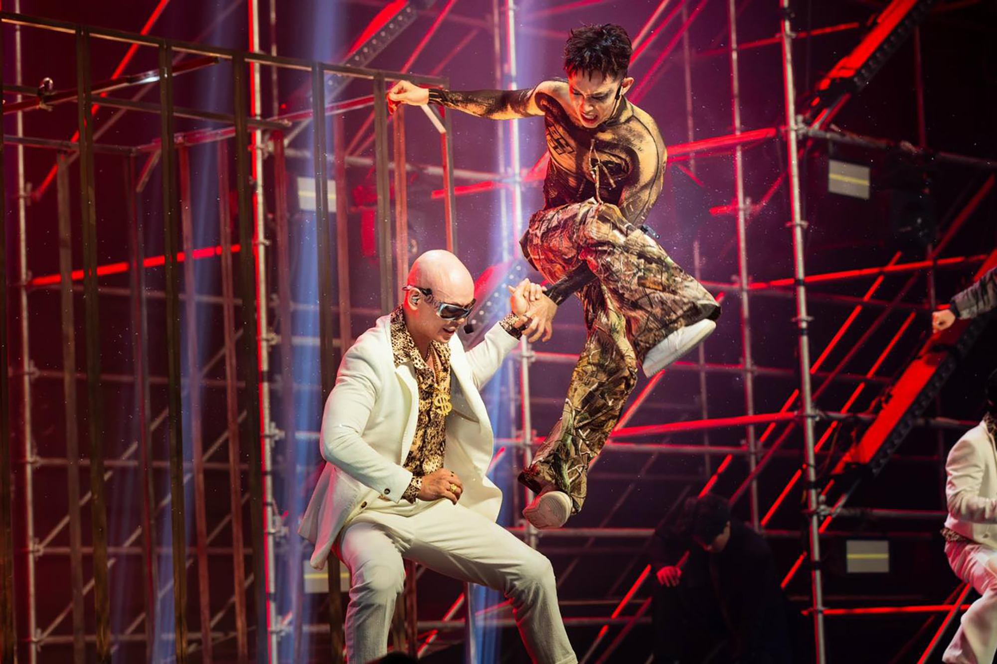 Ca sĩ Phan Đinh T&ugrave;ng: T&ocirc;i đ&atilde; t&igrave;m lại lửa nghề  qua show Anh trai- Ảnh 3.