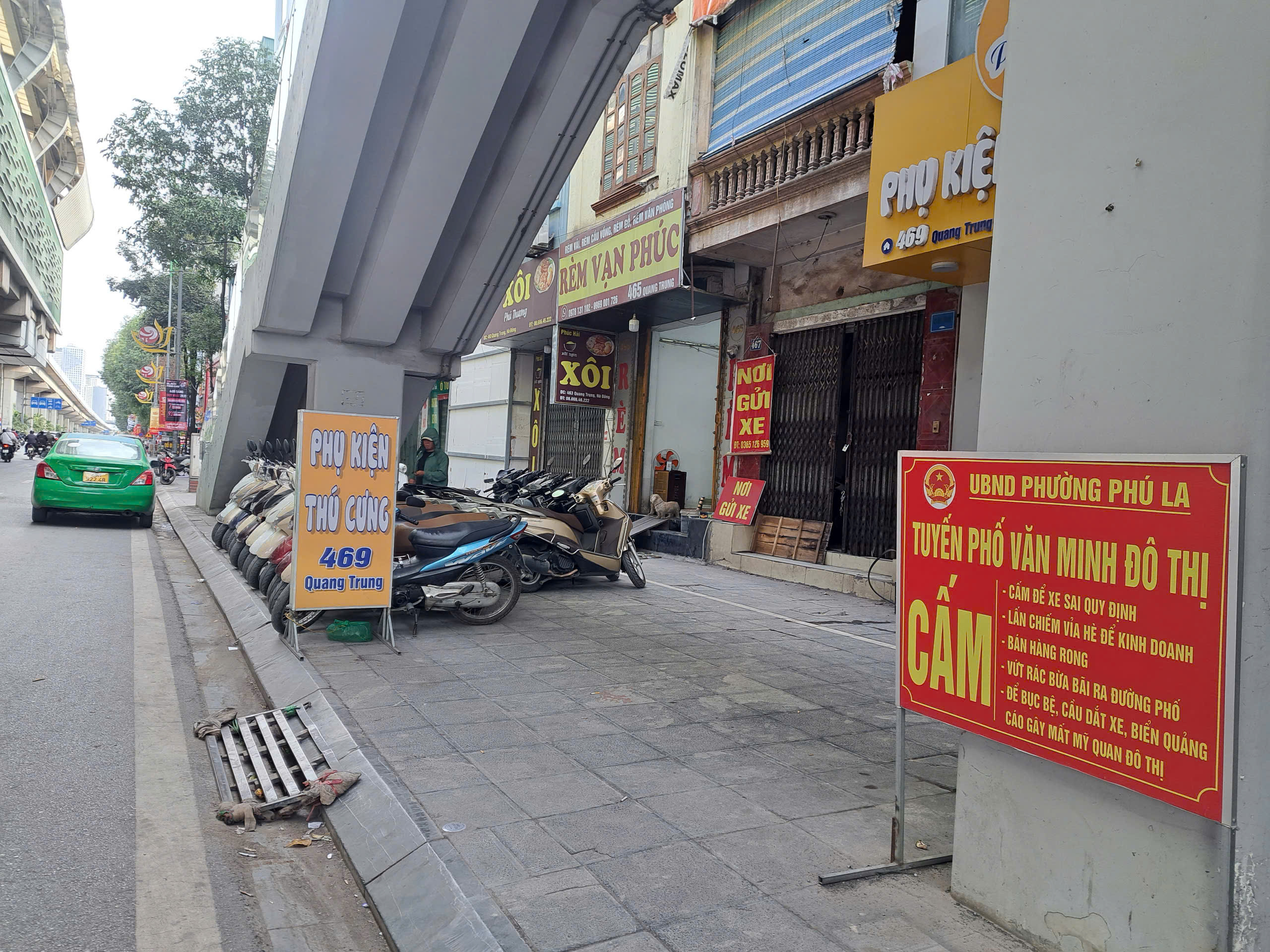 H&agrave; Nội: B&atilde;i xe tự ph&aacute;t bủa v&acirc;y ga metro- Ảnh 2.