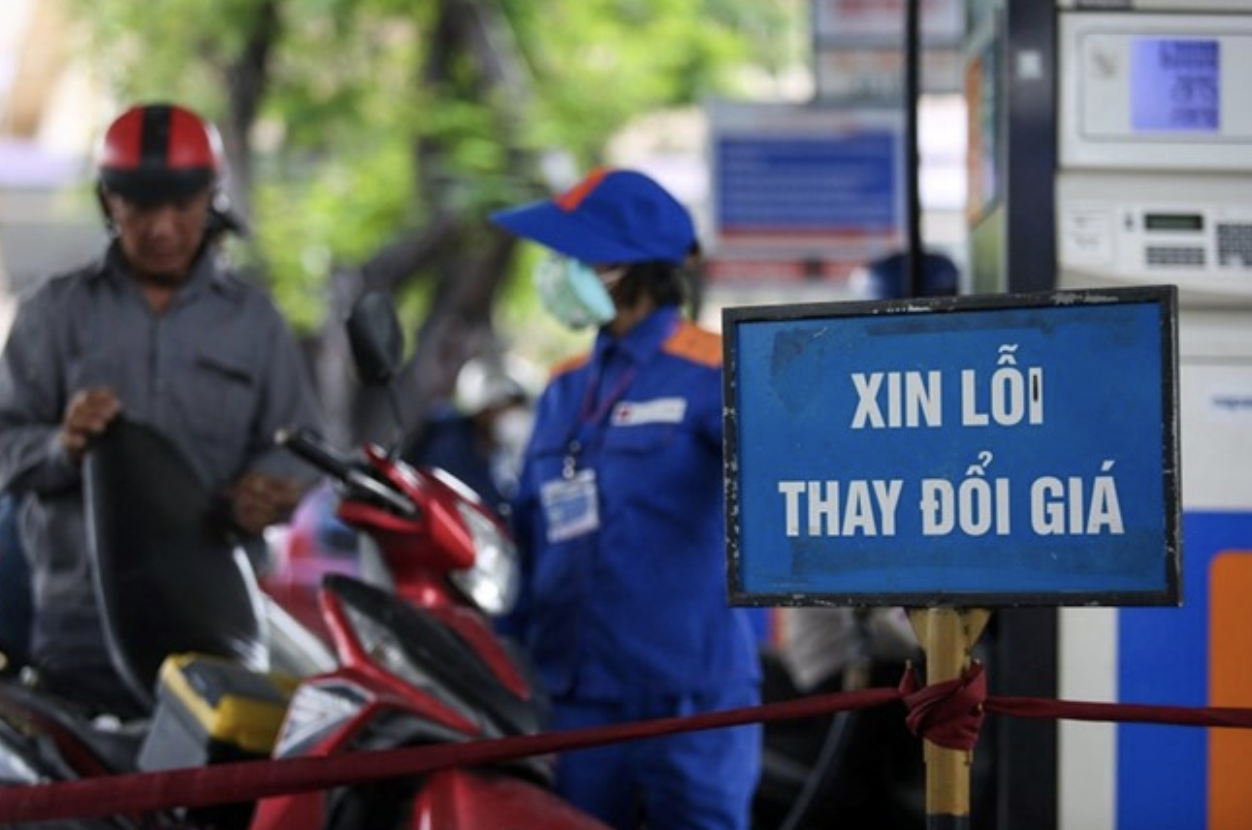 Đồng loạt tăng gi&aacute;, xăng RON 95 sắp chạm  21.000 đồng/l&iacute;t- Ảnh 1.
