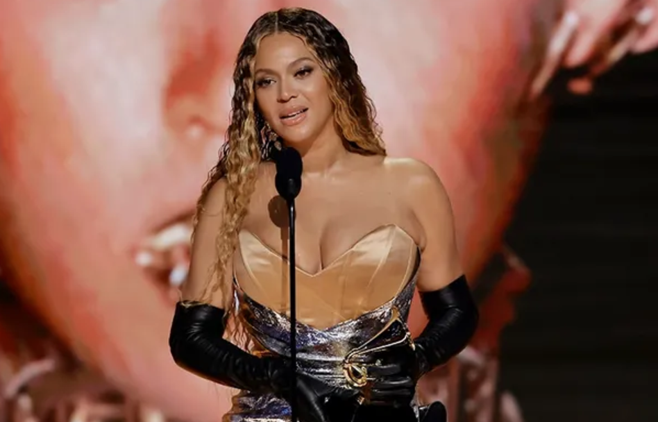 Ng&ocirc;i sao nhạc Pop vĩ đại nhất thế kỷ 21 gọi t&ecirc;n "Nữ ho&agrave;ng Beyonc&eacute;"- Ảnh 1.