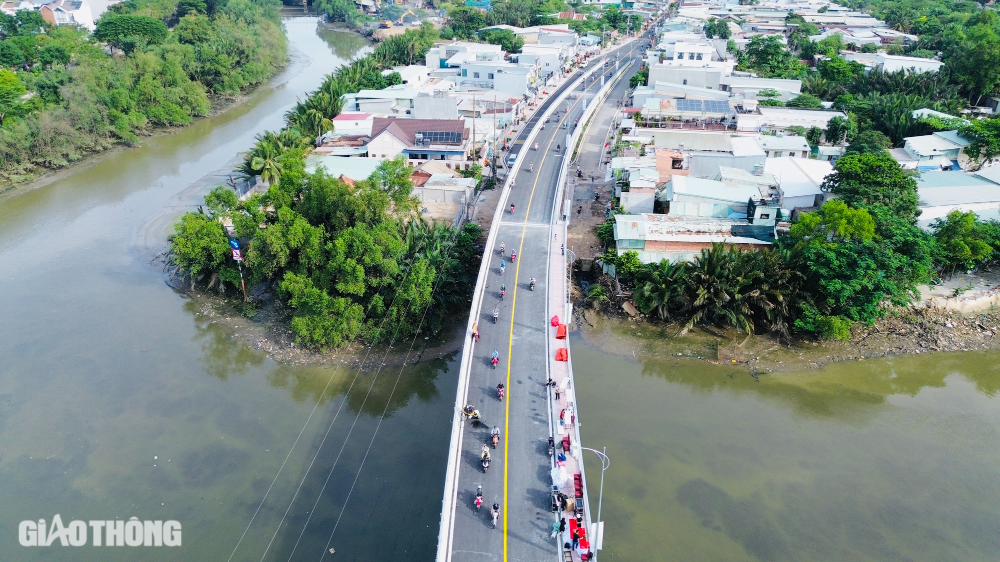 Thông xe cầu Rạch Đỉa, giải tỏa ùn tắc cửa ngõ phía nam TP.HCM- Ảnh 8. Thông xe cầu Rạch Đỉa, giải tỏa ùn tắc cửa ngõ phía nam TP.HCM- Ảnh 8.