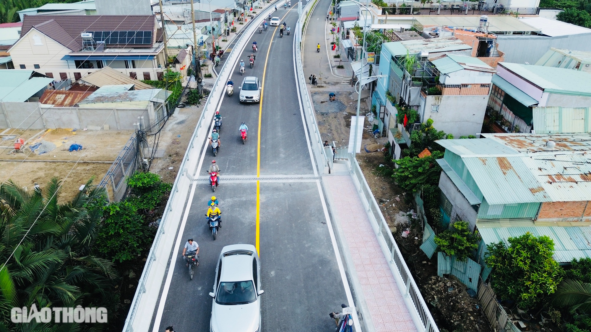 Thông xe cầu Rạch Đỉa, giải tỏa ùn tắc cửa ngõ phía nam TP.HCM- Ảnh 4. Thông xe cầu Rạch Đỉa, giải tỏa ùn tắc cửa ngõ phía nam TP.HCM- Ảnh 4.