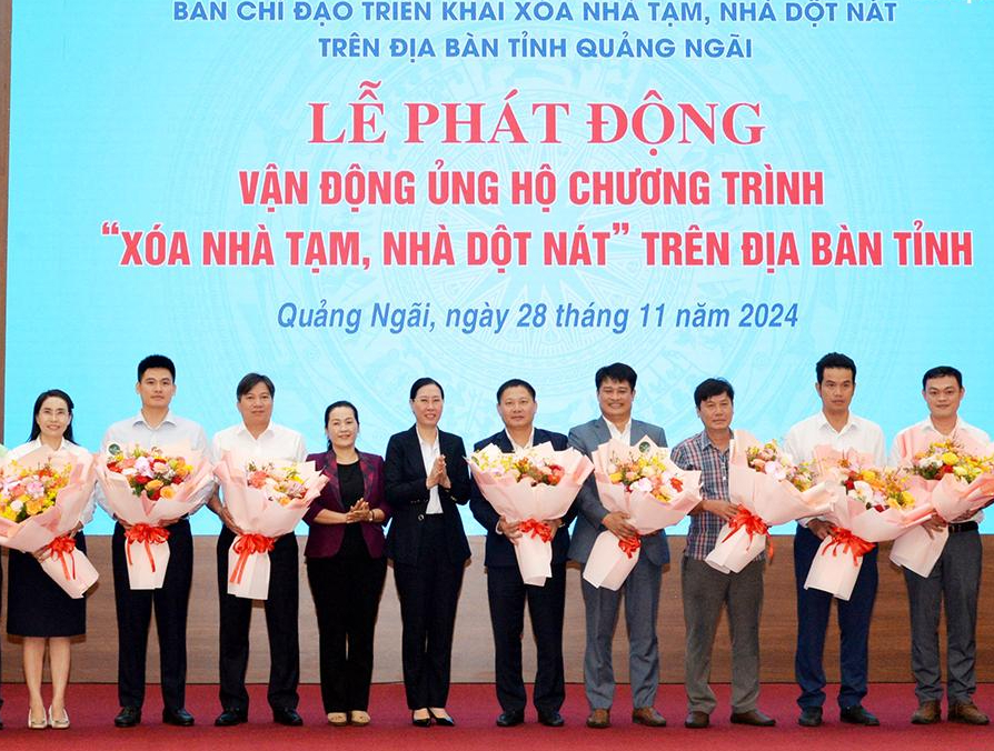 Hơn 242 tỷ đồng ủng hộ x&oacute;a nh&agrave; tạm, dột n&aacute;t ở Quảng Ng&atilde;i- Ảnh 4.
