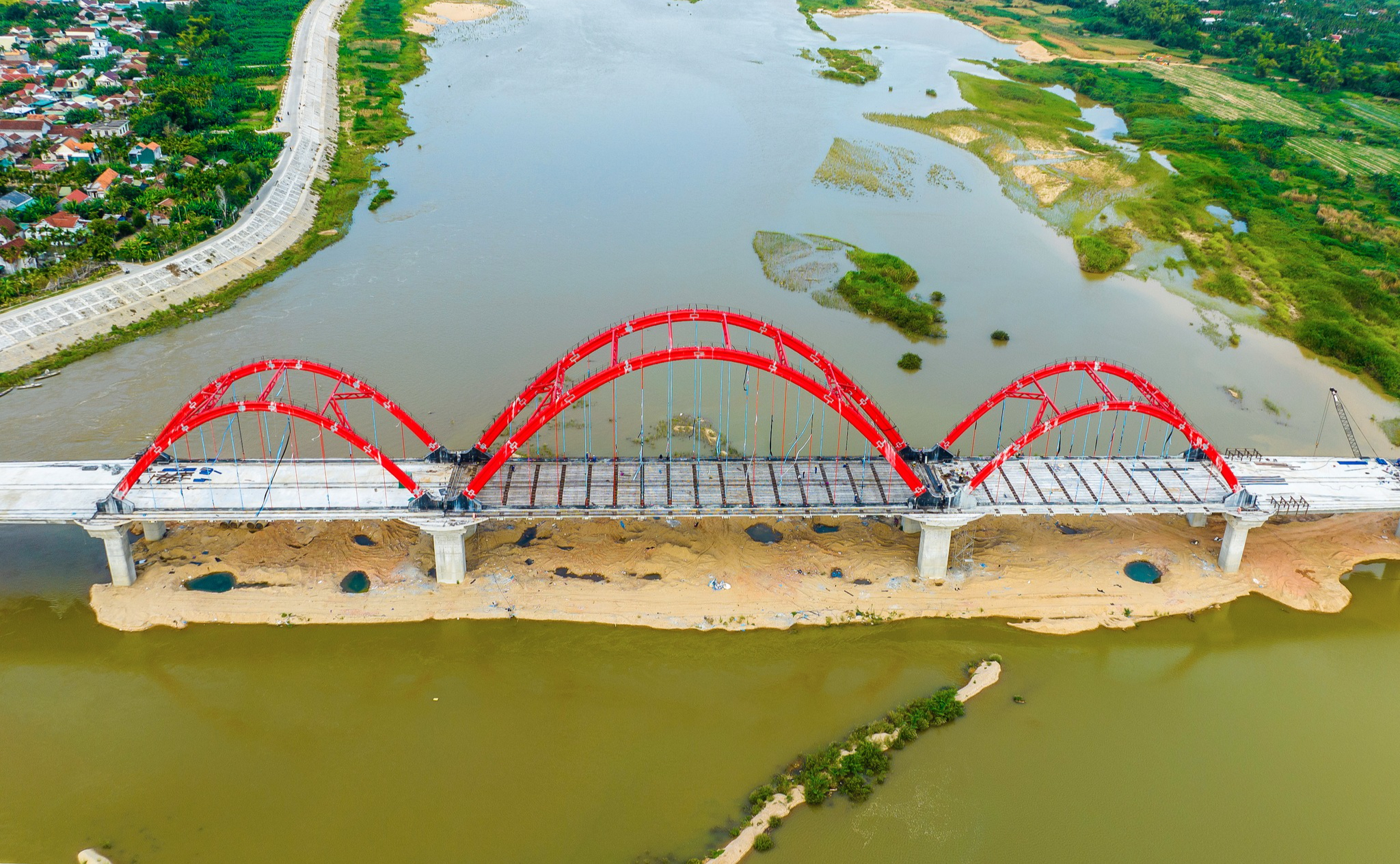 Quảng Ng&atilde;i: Hạ tầng giao th&ocirc;ng ng&agrave;y c&agrave;ng hiện đại- Ảnh 2.