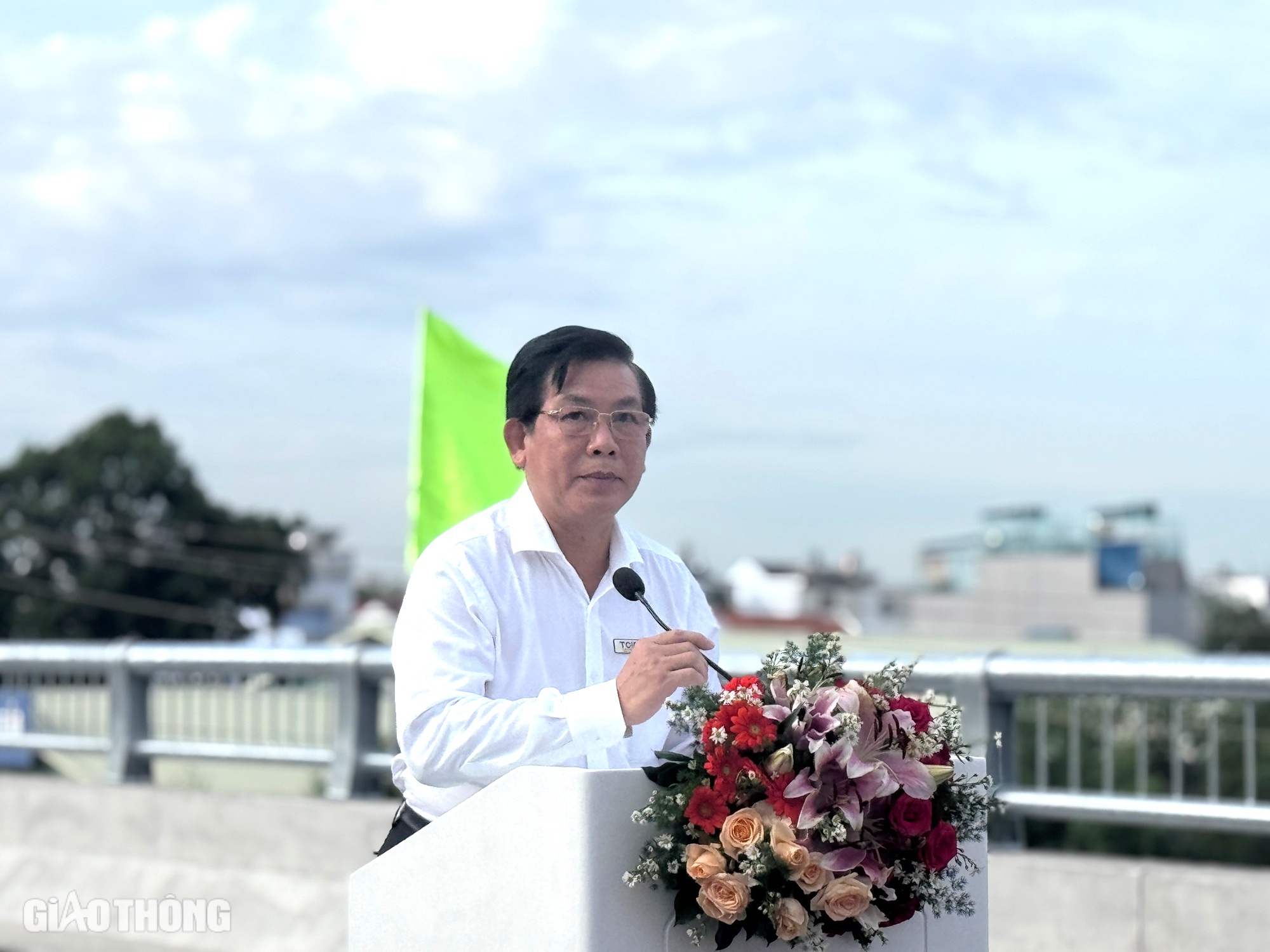 Thông xe cầu Rạch Đỉa, giải tỏa ùn tắc cửa ngõ phía nam TP.HCM- Ảnh 2. Thông xe cầu Rạch Đỉa, giải tỏa ùn tắc cửa ngõ phía nam TP.HCM- Ảnh 2.