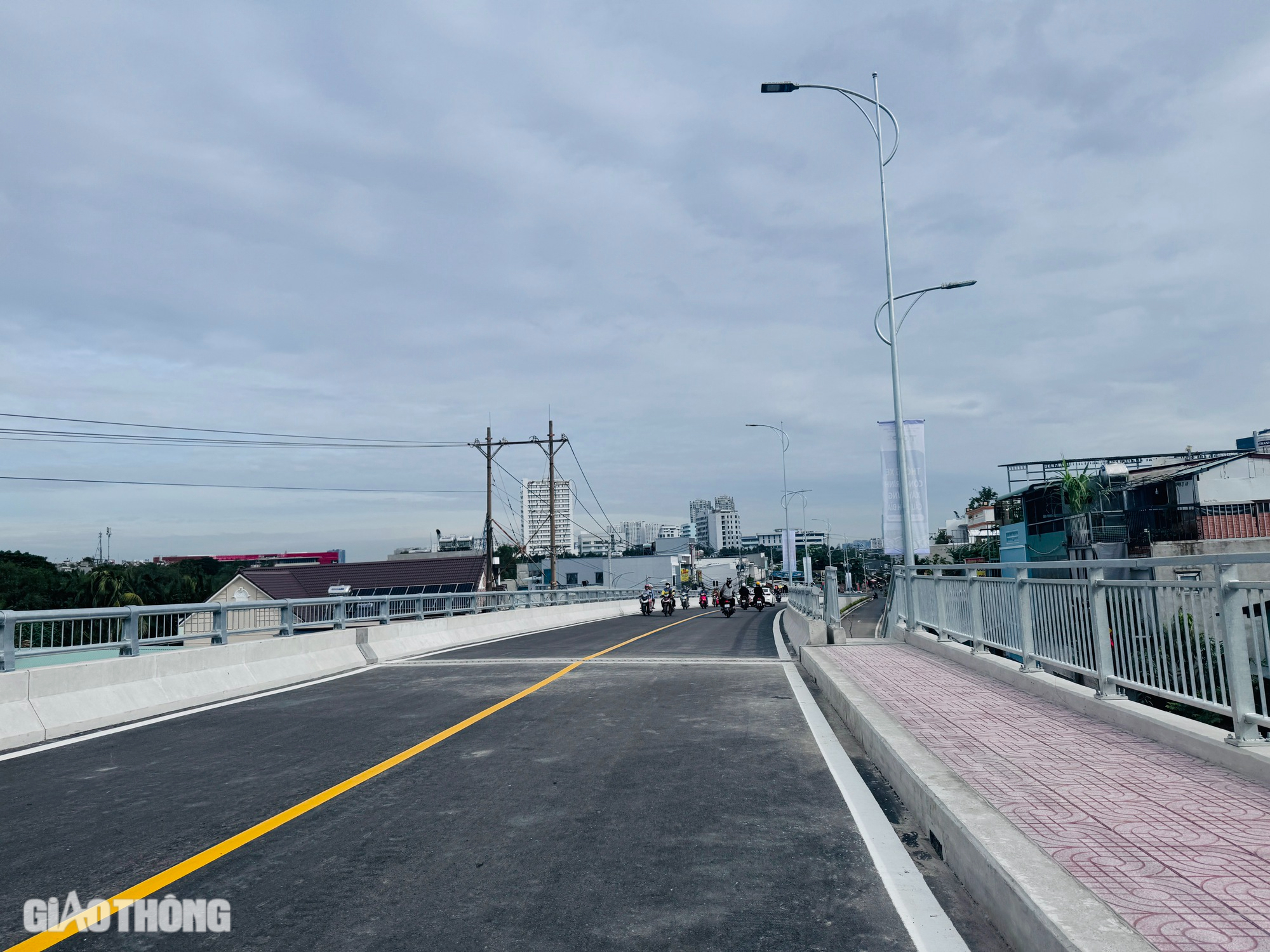 Thông xe cầu Rạch Đỉa, giải tỏa ùn tắc cửa ngõ phía nam TP.HCM- Ảnh 14. Thông xe cầu Rạch Đỉa, giải tỏa ùn tắc cửa ngõ phía nam TP.HCM- Ảnh 14.