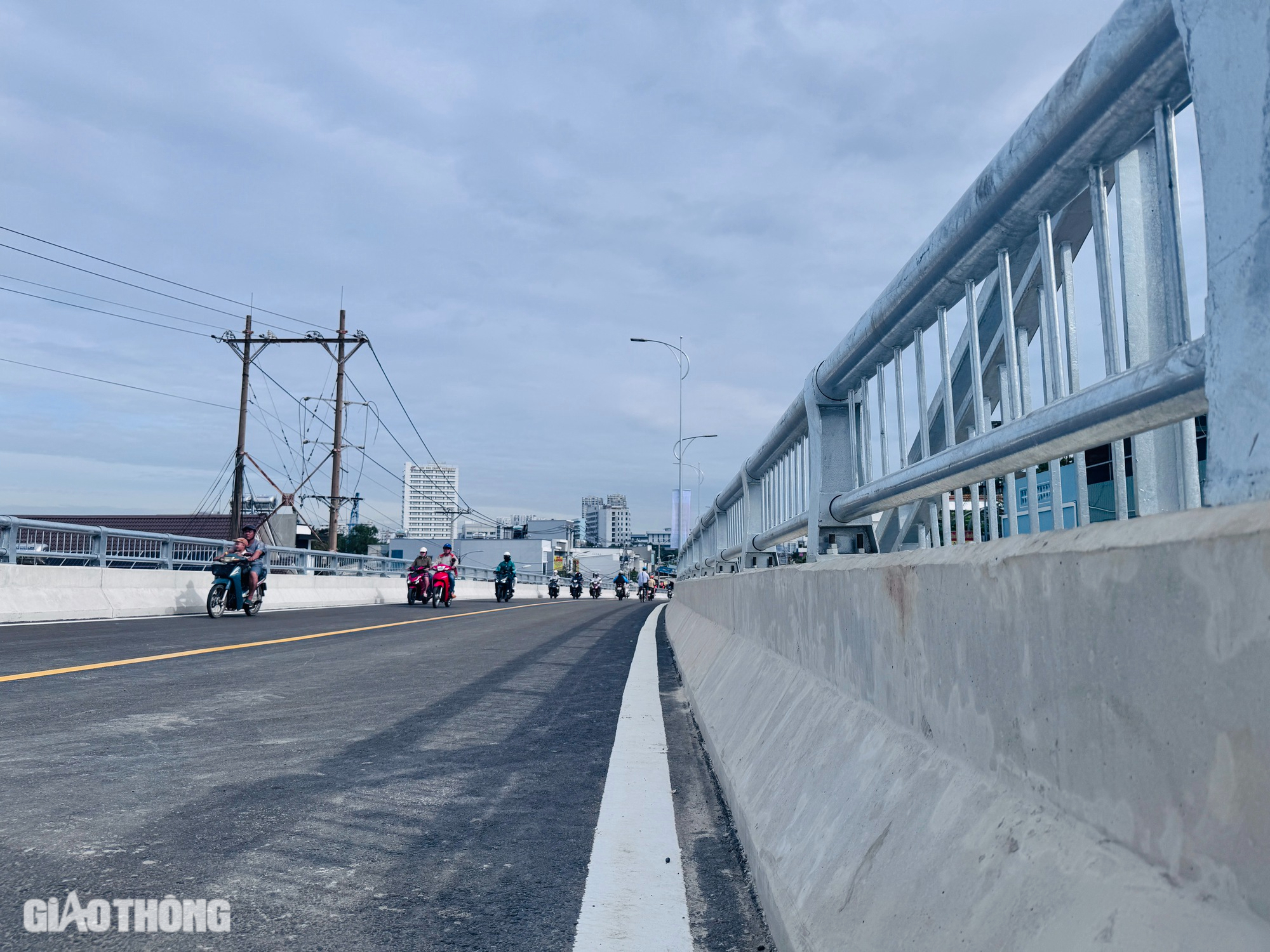 Thông xe cầu Rạch Đỉa, giải tỏa ùn tắc cửa ngõ phía nam TP.HCM- Ảnh 15. Thông xe cầu Rạch Đỉa, giải tỏa ùn tắc cửa ngõ phía nam TP.HCM- Ảnh 15.