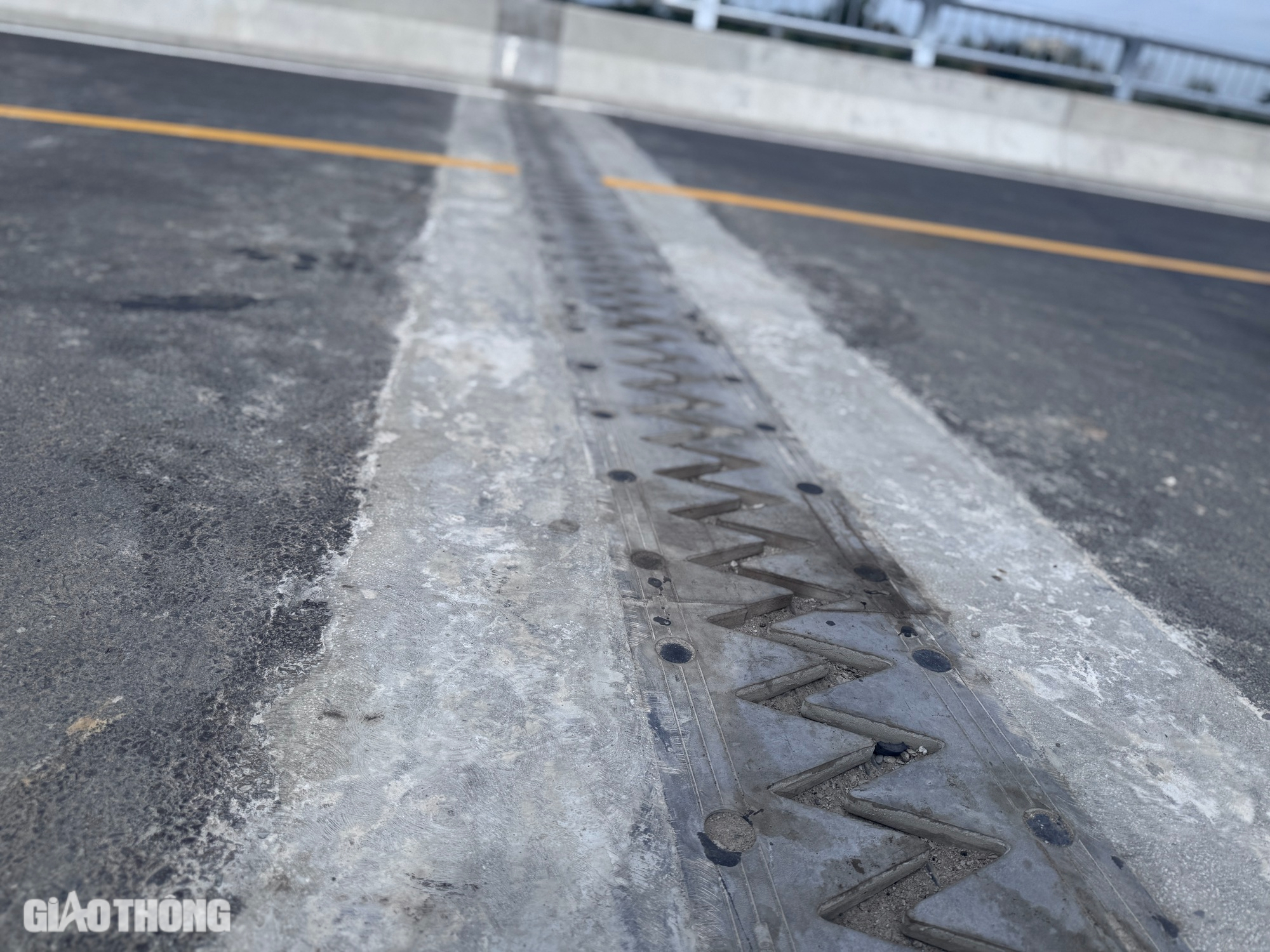 Thông xe cầu Rạch Đỉa, giải tỏa ùn tắc cửa ngõ phía nam TP.HCM- Ảnh 12. Thông xe cầu Rạch Đỉa, giải tỏa ùn tắc cửa ngõ phía nam TP.HCM- Ảnh 12.