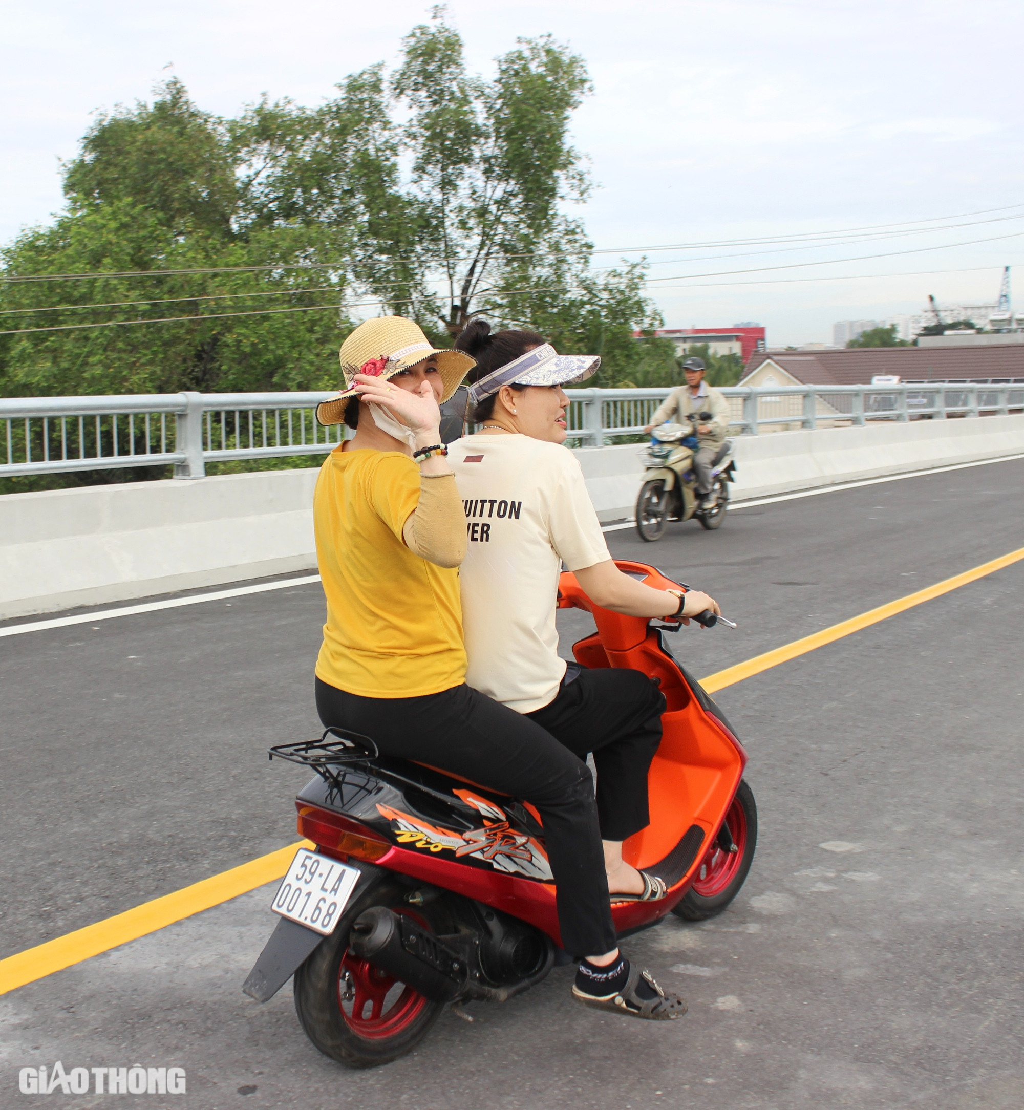 Thông xe cầu Rạch Đỉa, giải tỏa ùn tắc cửa ngõ phía nam TP.HCM- Ảnh 9. Thông xe cầu Rạch Đỉa, giải tỏa ùn tắc cửa ngõ phía nam TP.HCM- Ảnh 9.