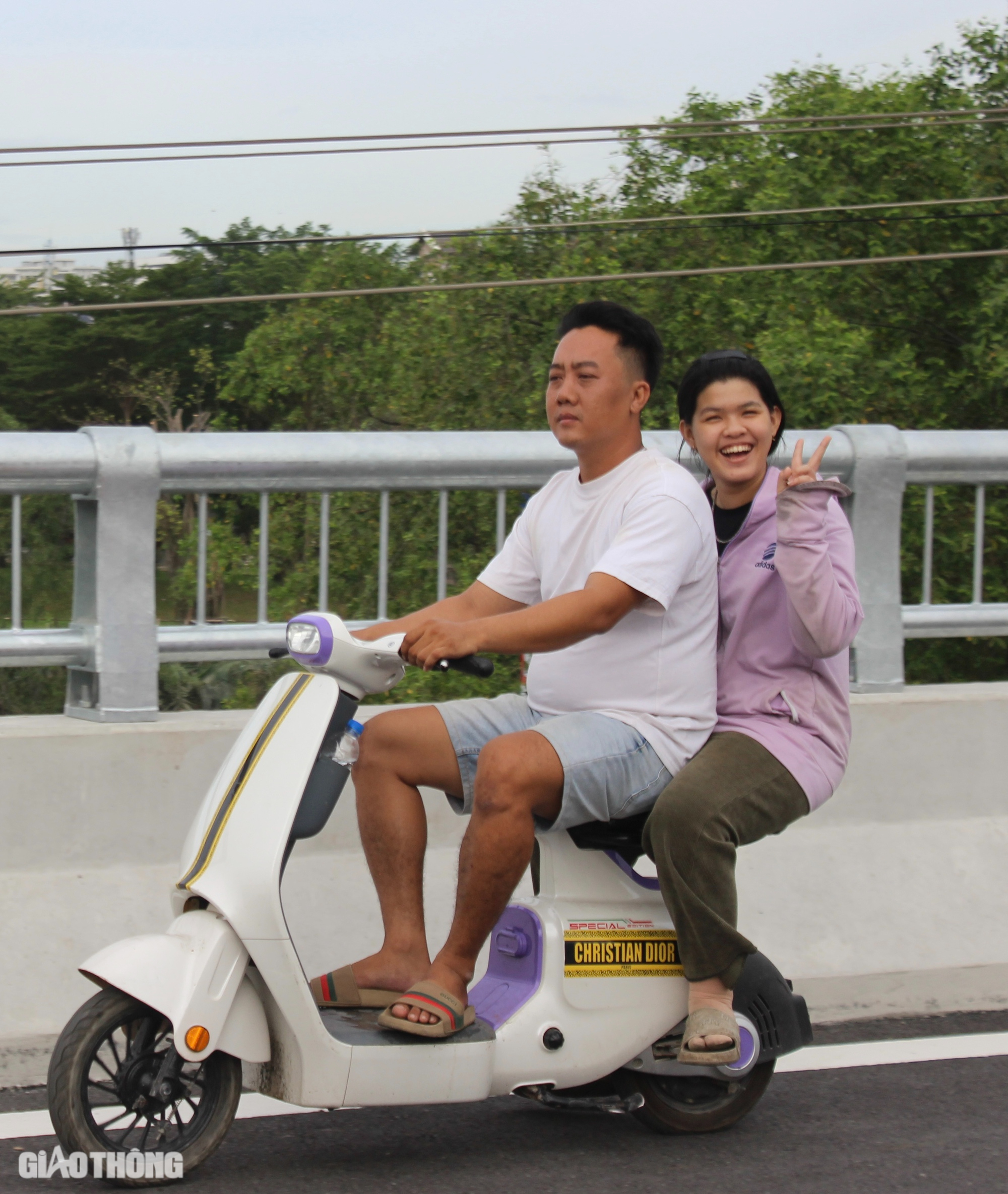 Thông xe cầu Rạch Đỉa, giải tỏa ùn tắc cửa ngõ phía nam TP.HCM- Ảnh 10. Thông xe cầu Rạch Đỉa, giải tỏa ùn tắc cửa ngõ phía nam TP.HCM- Ảnh 10.