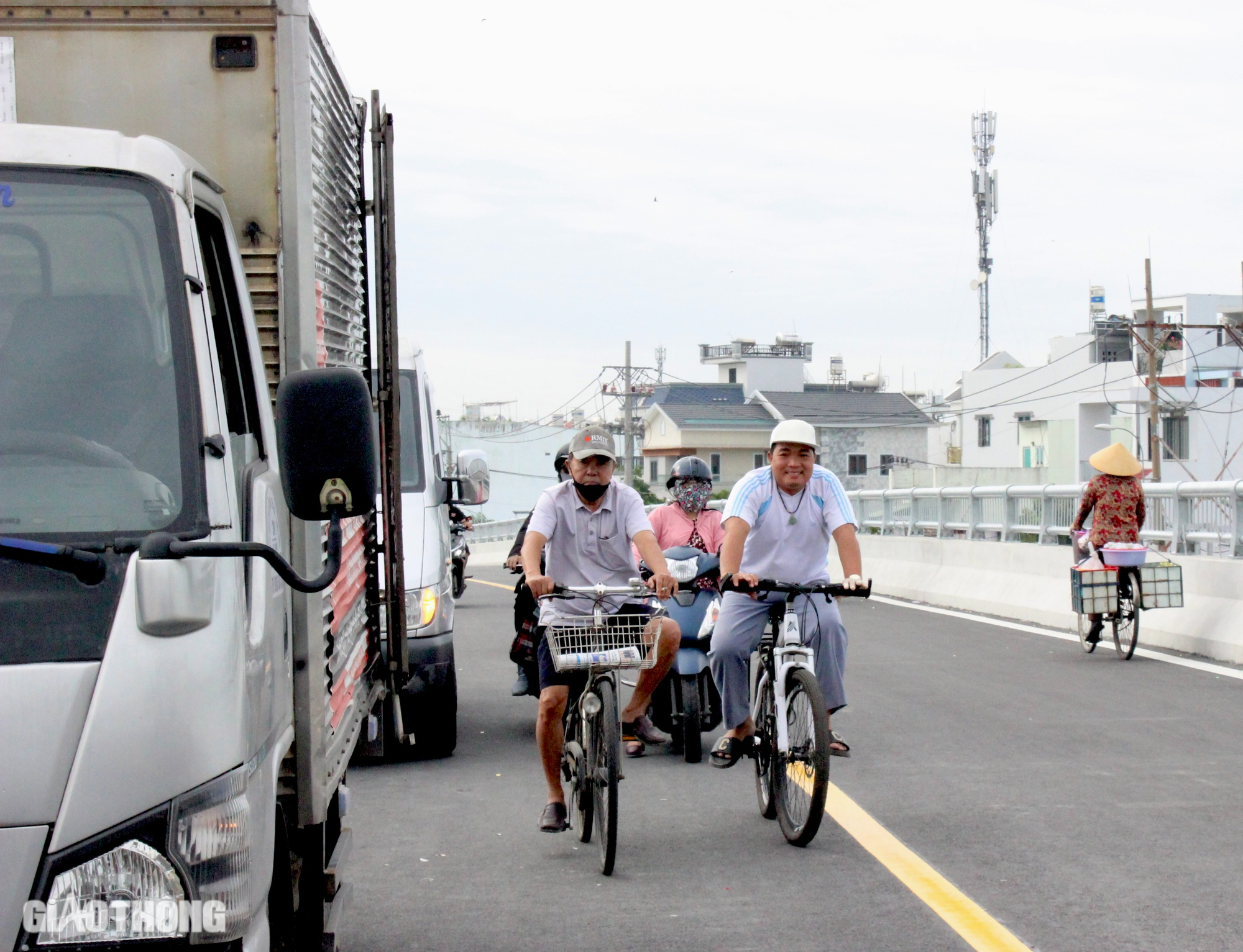 Thông xe cầu Rạch Đỉa, giải tỏa ùn tắc cửa ngõ phía nam TP.HCM- Ảnh 11. Thông xe cầu Rạch Đỉa, giải tỏa ùn tắc cửa ngõ phía nam TP.HCM- Ảnh 11.