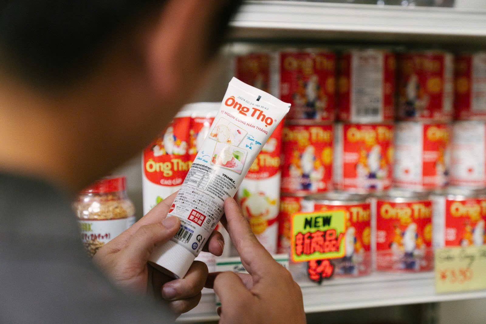 Sữa đặc l&agrave; một trong những sản phẩm xuất khẩu chủ lực của Vinamilk, đ&atilde; c&oacute; mặt tại 35 quốc gia tr&ecirc;n thế giới