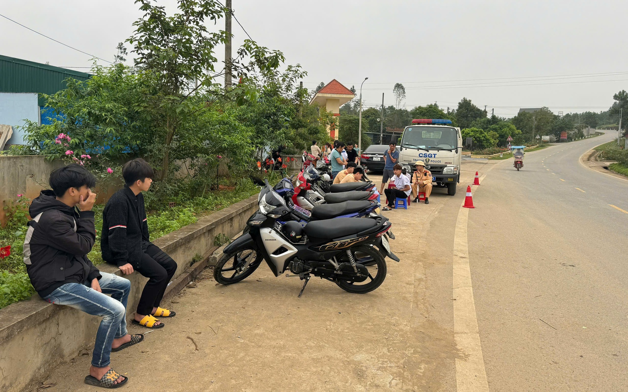 Học sinh g&oacute;p tiền mua xe m&aacute;y g&acirc;y TNGT thảm khốc, CSGT Quảng Ninh tăng cường chấn chỉnh
