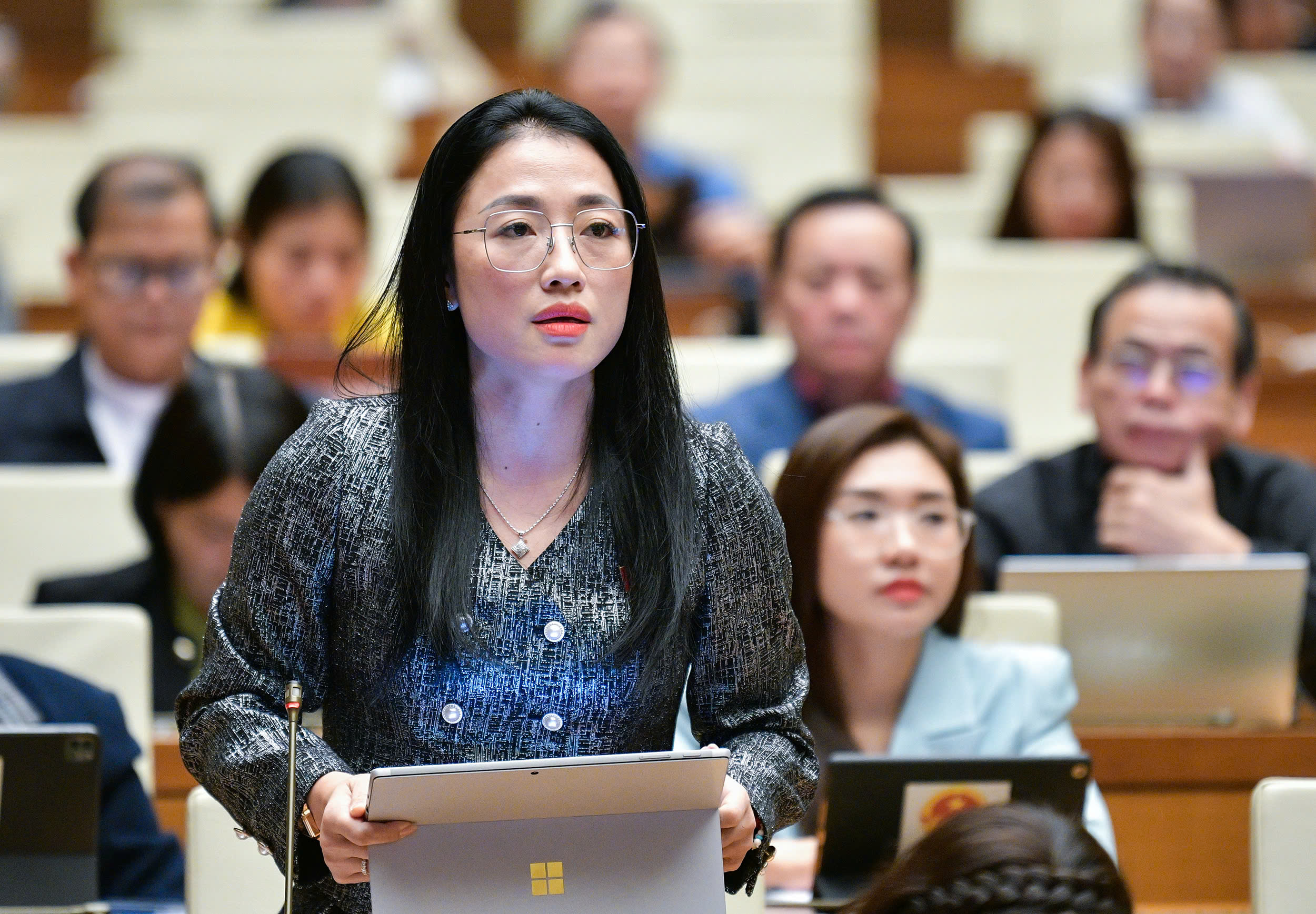 ĐBQH: Ban hành văn bản dưới Luật dễ gây lẩn quẩn trong giải quyết theo thẩm quyền- Ảnh 2. ĐBQH: Ban hành văn bản dưới Luật dễ gây lẩn quẩn trong giải quyết theo thẩm quyền- Ảnh 2.