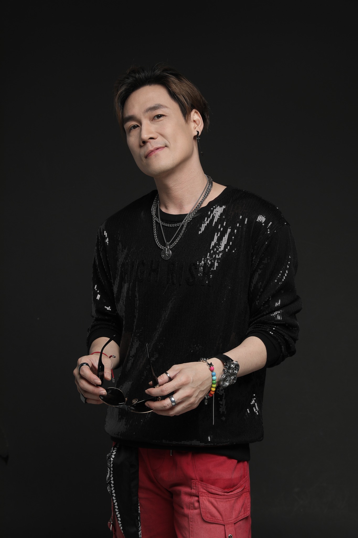 Ca sĩ Kh&aacute;nh Phương, Ch&acirc;u Khải Phong n&oacute;i g&igrave; khi xuất hiện trong clip quảng c&aacute;o cờ bạc?- Ảnh 2.