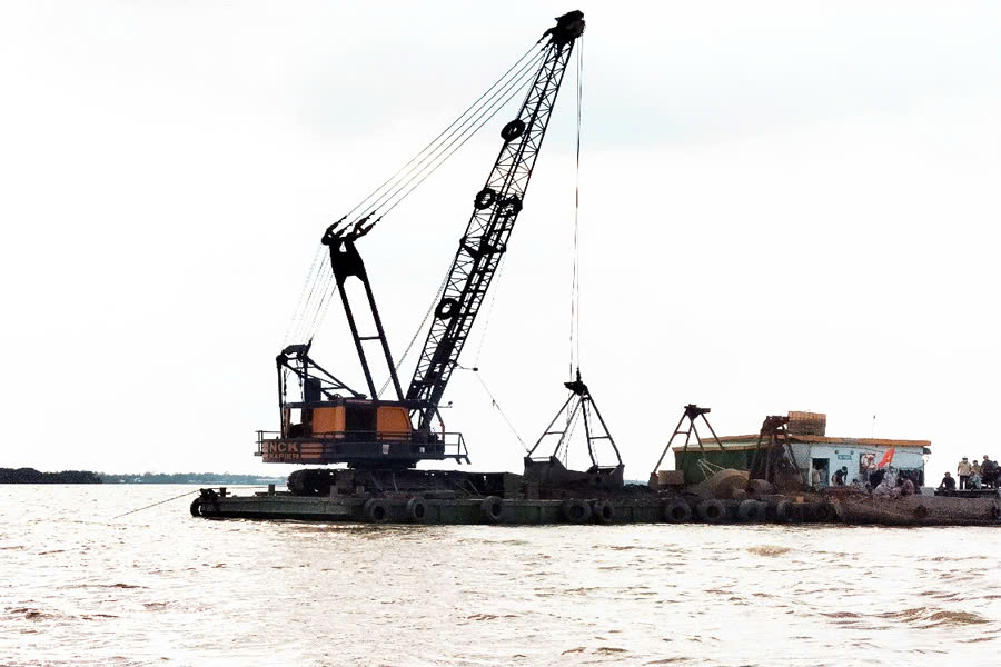 Nam Định hủy kết quả tr&uacute;ng đấu gi&aacute; quyền khai th&aacute;c mỏ c&aacute;t tr&ecirc;n s&ocirc;ng Hồng- Ảnh 1.