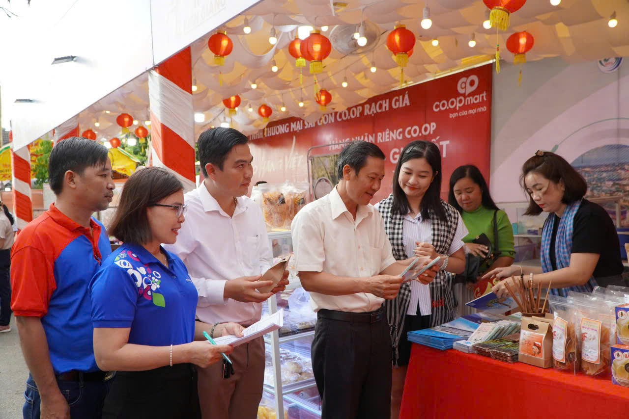 Trung t&acirc;m X&uacute;c tiến Đầu tư, Thương mại v&agrave; Du lịch Ki&ecirc;n Giang: Đổi mới để hiệu quả- Ảnh 2.