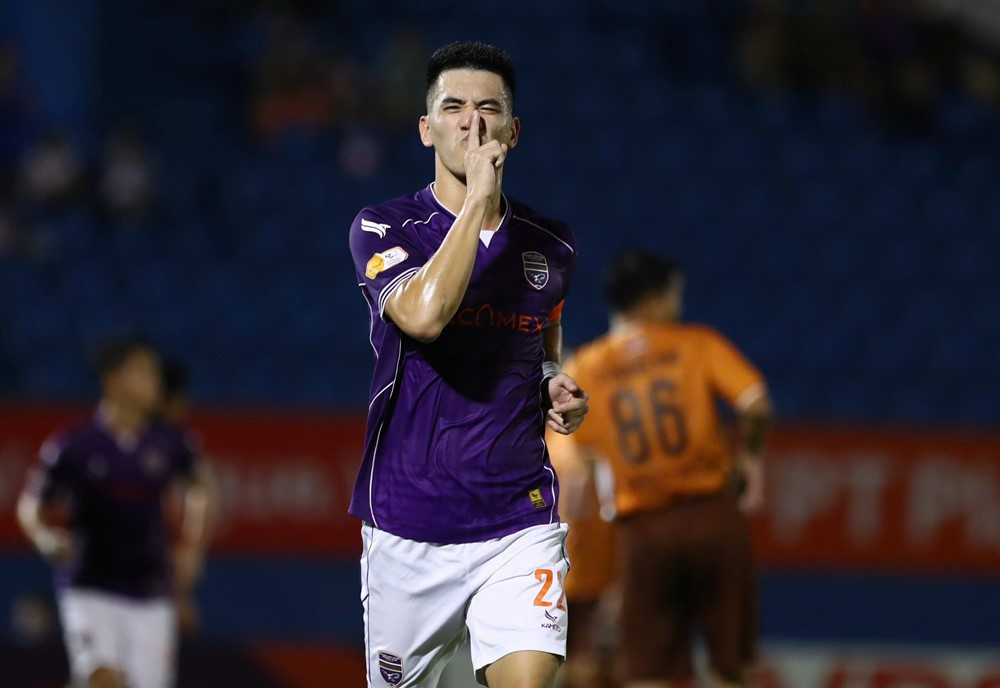 HLV Kim Sang-sik v&agrave; tuyển Việt Nam tạm vơi nỗi lo săn b&agrave;n ở AFF Cup 2024- Ảnh 1.