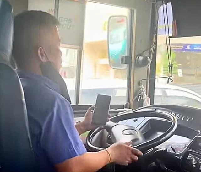 TP.HCM: Y&ecirc;u cầu đ&igrave;nh chỉ t&agrave;i xế sử dụng điện thoại khi l&aacute;i xe bu&yacute;t- Ảnh 1.