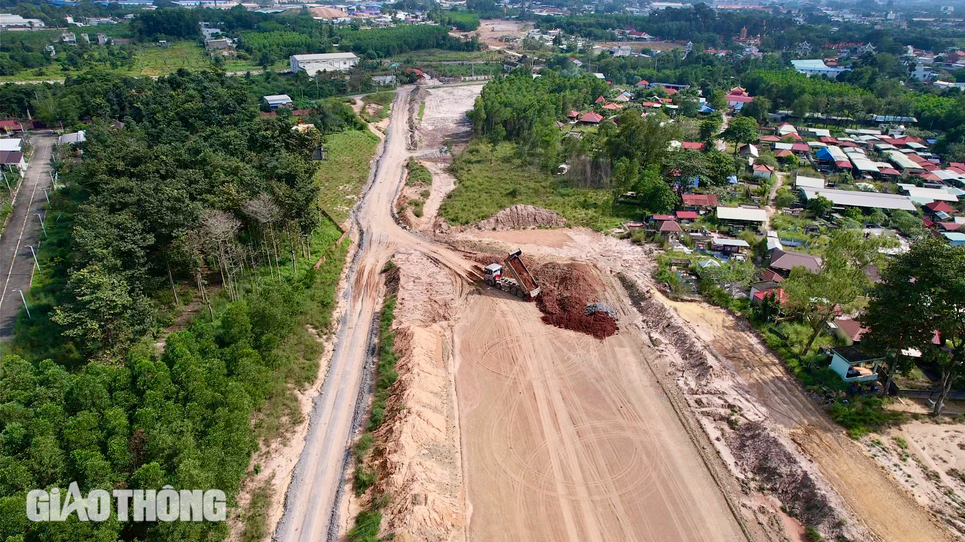 Hỗ trợ hơn 4,2 tỷ đồng tiền tạm cư cho người d&acirc;n giao đất l&agrave;m cao tốc Bi&ecirc;n H&ograve;a - Vũng T&agrave;u- Ảnh 1.