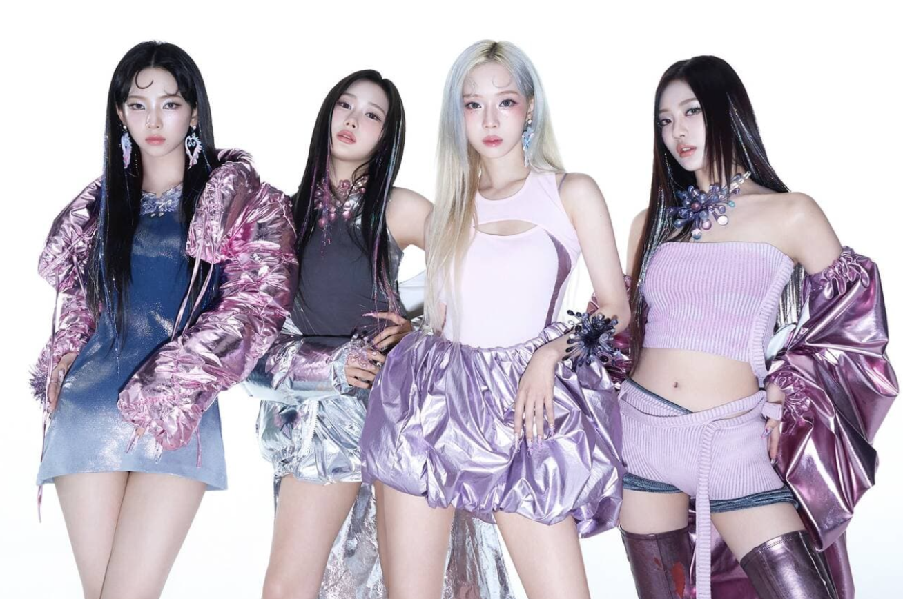 MMA 2024: Nữ MC quỳ xuống trao tượng v&agrave;ng cho nh&oacute;m Aespa- Ảnh 3.