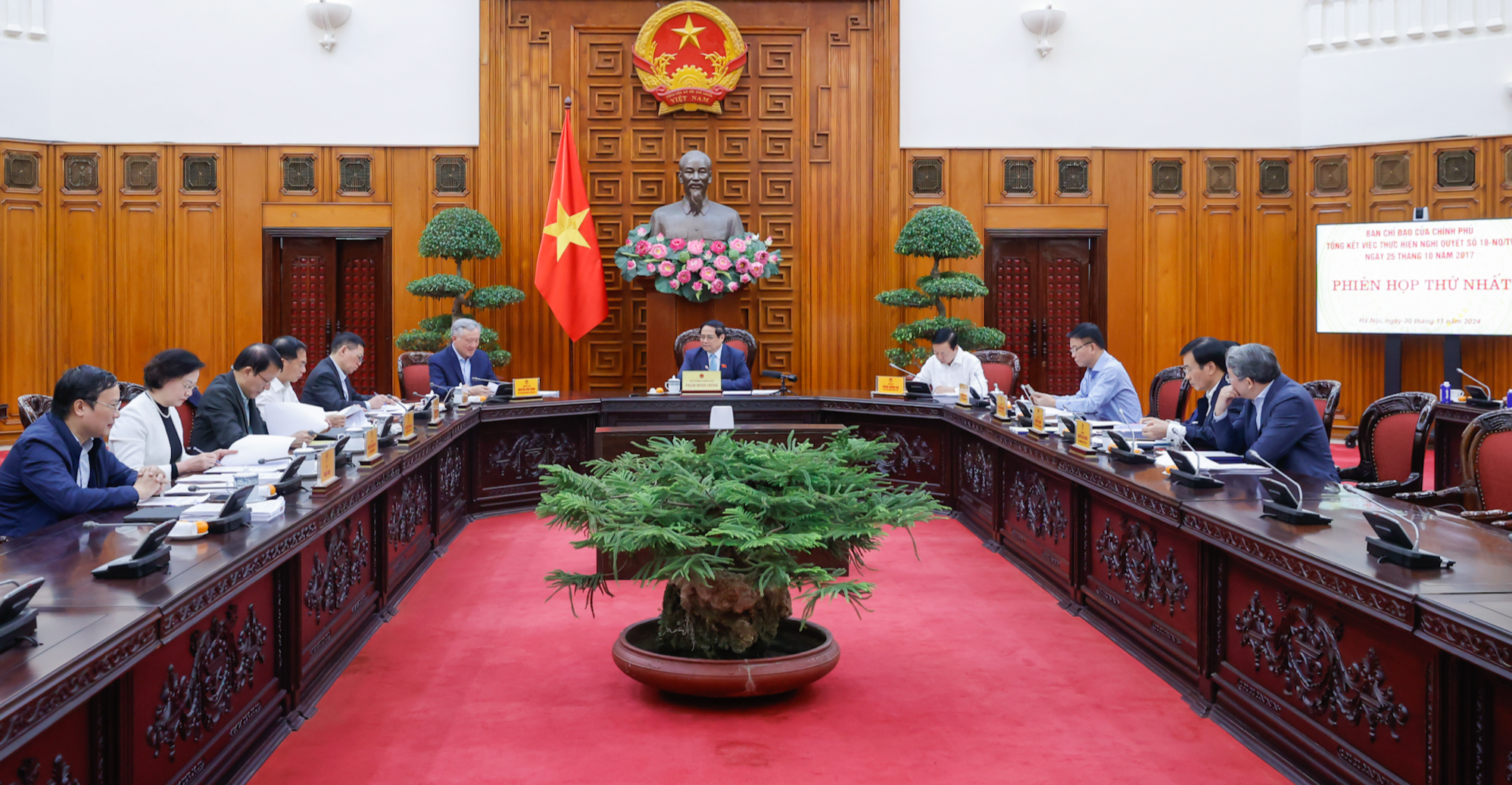Thủ tướng: Quyết t&acirc;m cao, h&agrave;nh động quyết liệt khi sắp xếp, tinh gọn bộ m&aacute;y- Ảnh 2.
