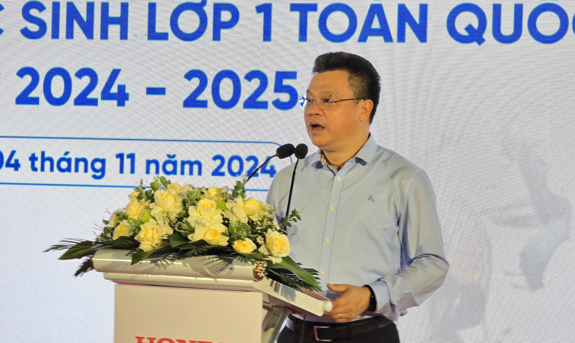 Tặng mũ bảo hiểm tại khu vực miền Trung, đảm bảo 100% học sinh lớp 1 c&oacute; mũ đạt chuẩn- Ảnh 1.