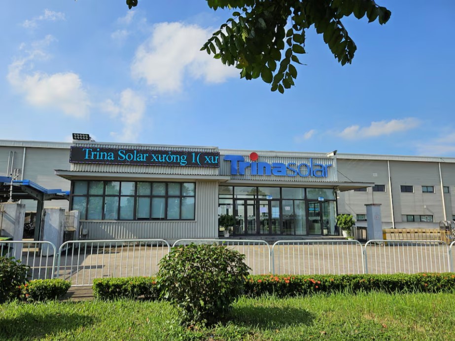 N&eacute; thuế từ Mỹ, doanh nghiệp pin mặt trời Trung Quốc rục rịch rời Việt Nam- Ảnh 1.