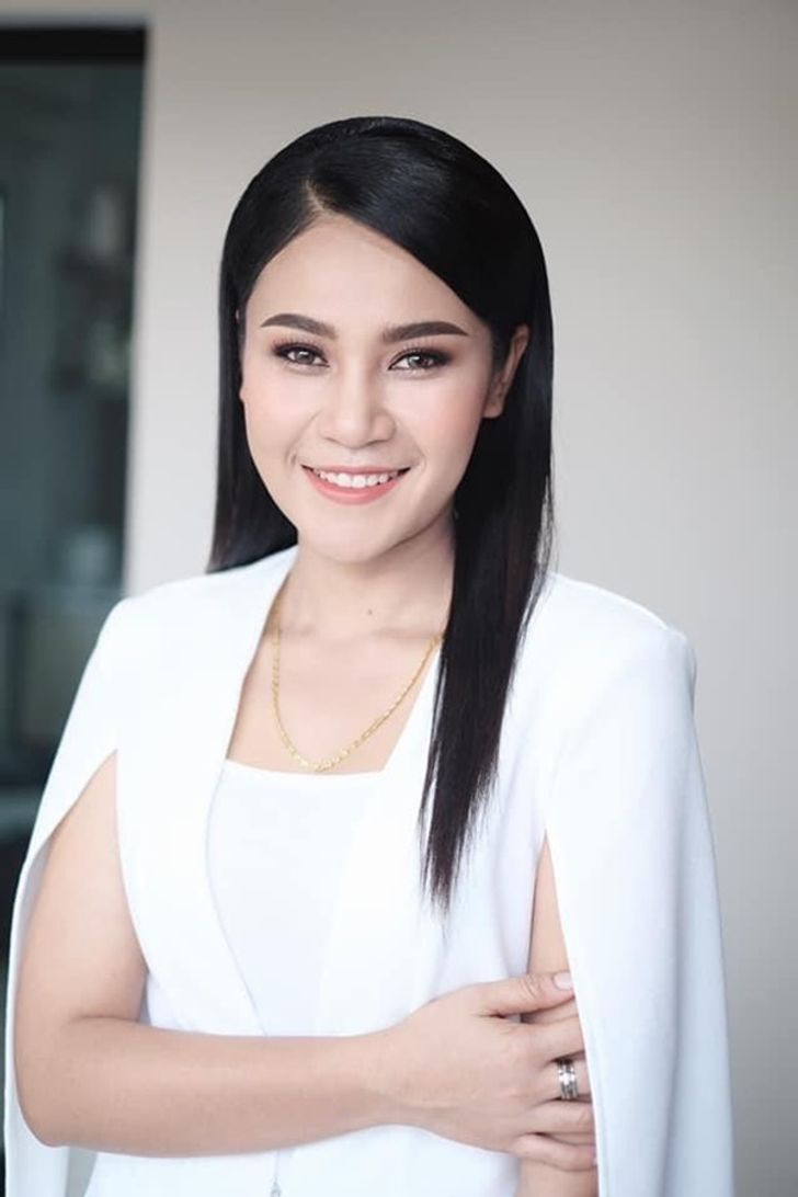 Nữ ca sĩ bị lật xe hơi tr&ecirc;n đường đi biểu diễn, sức khỏe giờ ra sao? - Ảnh 1.