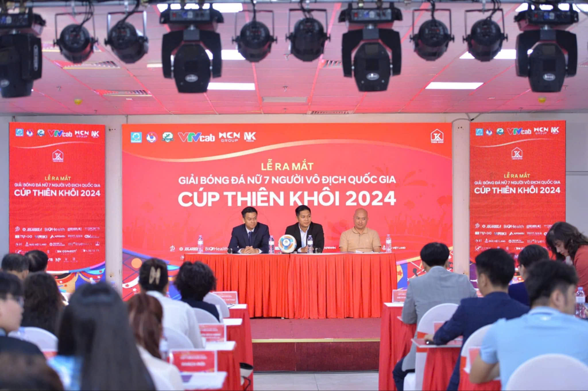 Lần đầu Việt Nam c&oacute; giải b&oacute;ng đ&aacute; 7 người d&agrave;nh cho nữ- Ảnh 1.