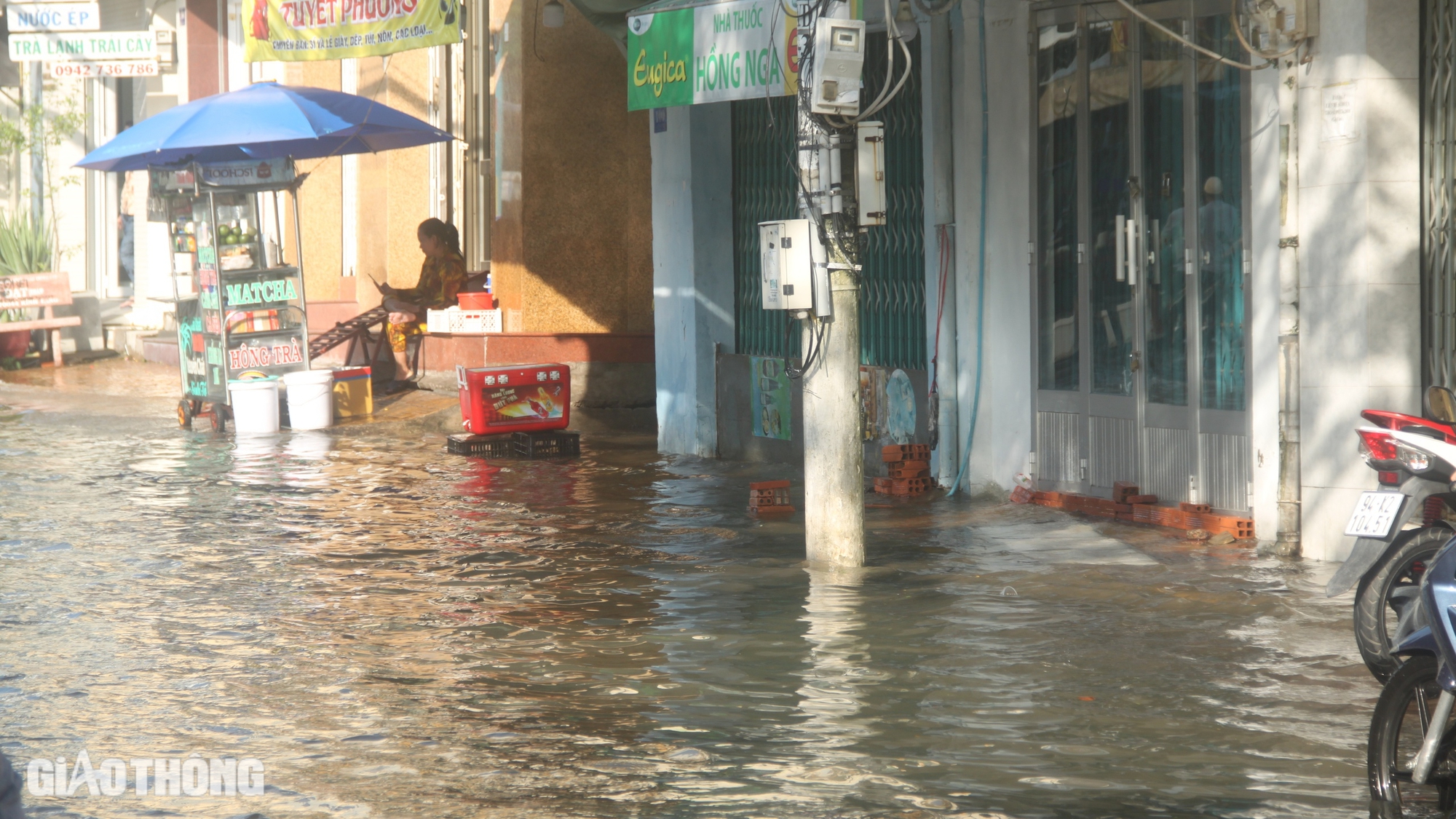 Bạc Li&ecirc;u: Vừa qua mưa lớn lại khổ với triều cường- Ảnh 2.