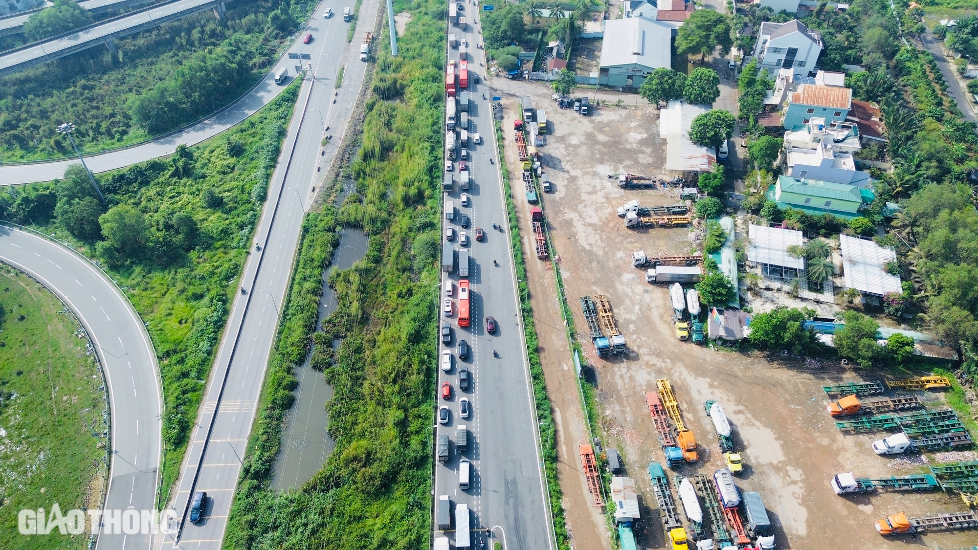 V&igrave; sao v&ograve;ng xoay Ph&uacute; Hữu kẹt cứng sau khi thu hẹp, lắp đặt đ&egrave;n giao th&ocirc;ng?- Ảnh 3.